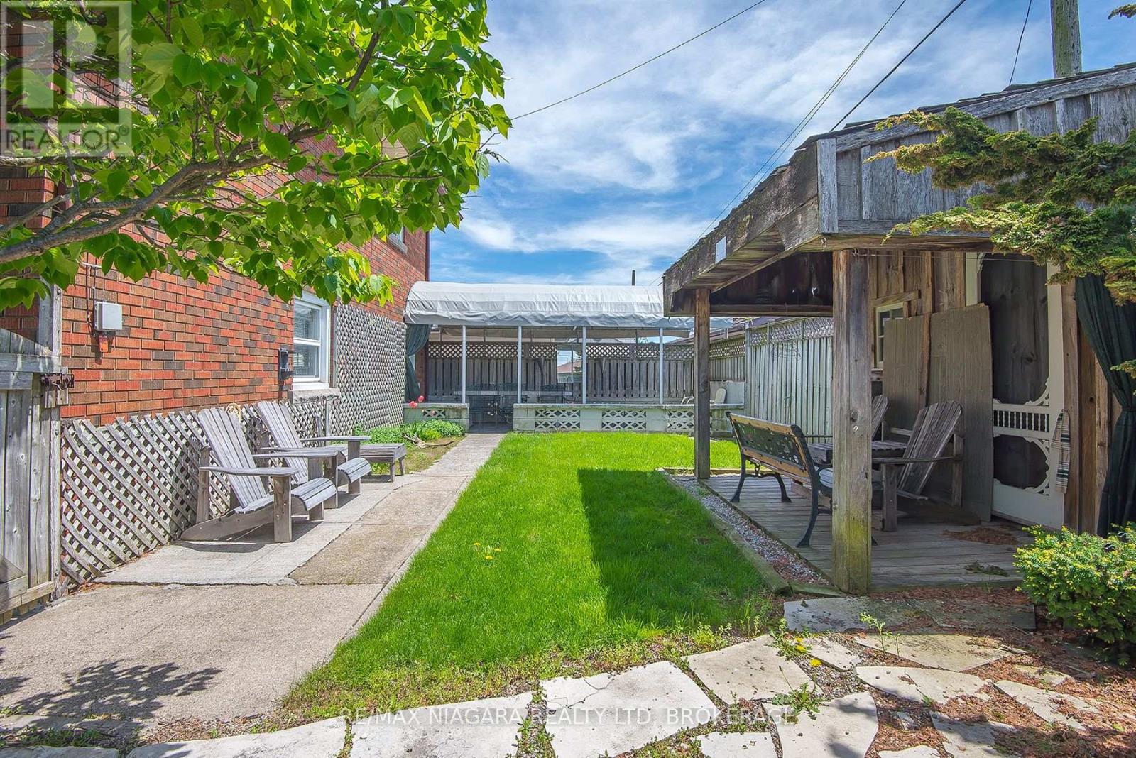 425 BELL STREET - 6