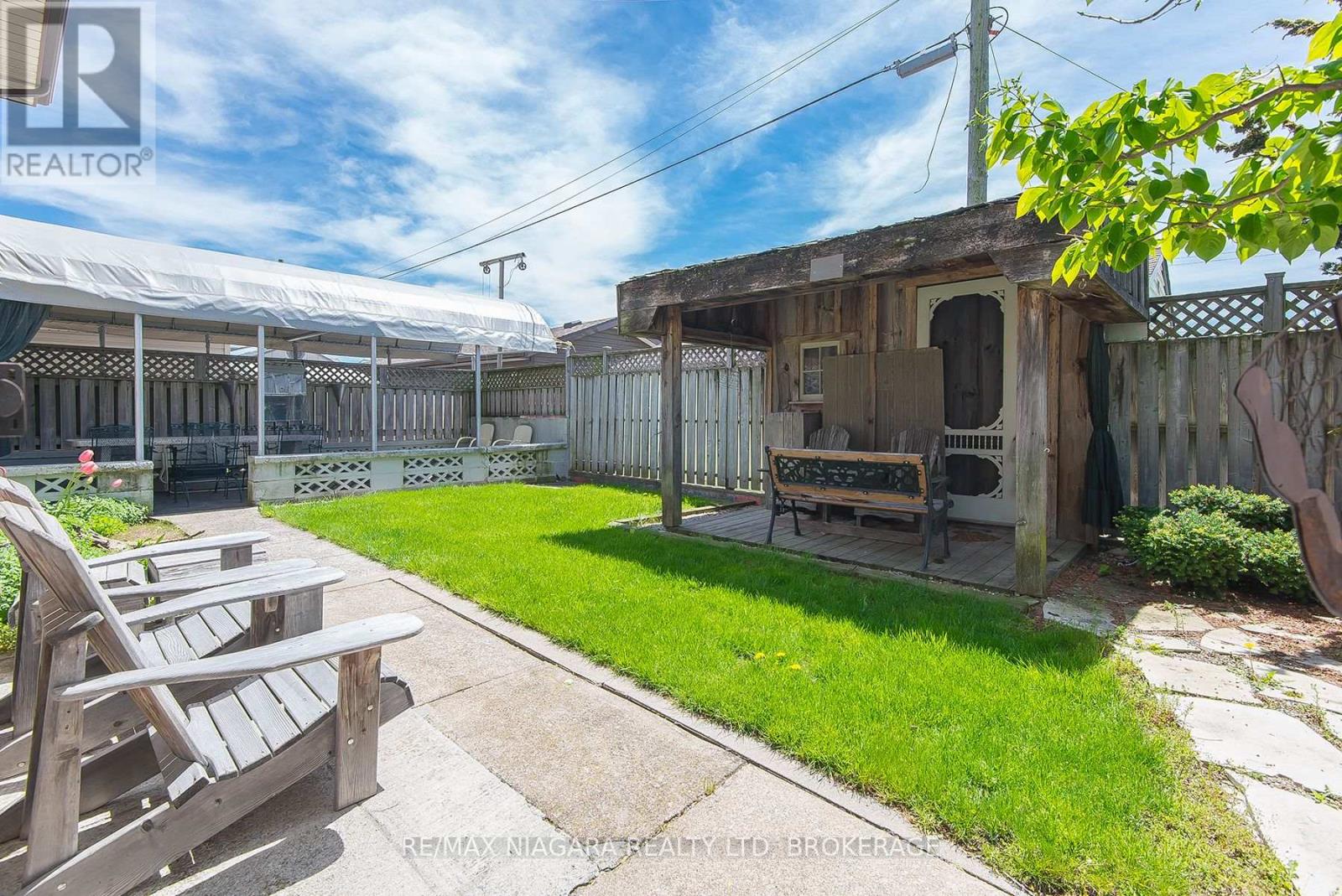 425 BELL STREET - 8