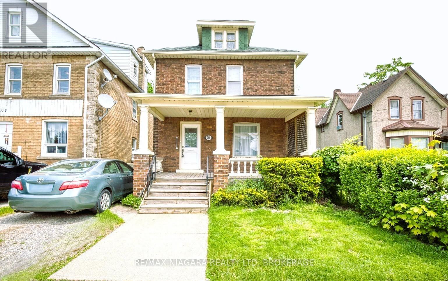 208 HELLEMS AVENUE - 1