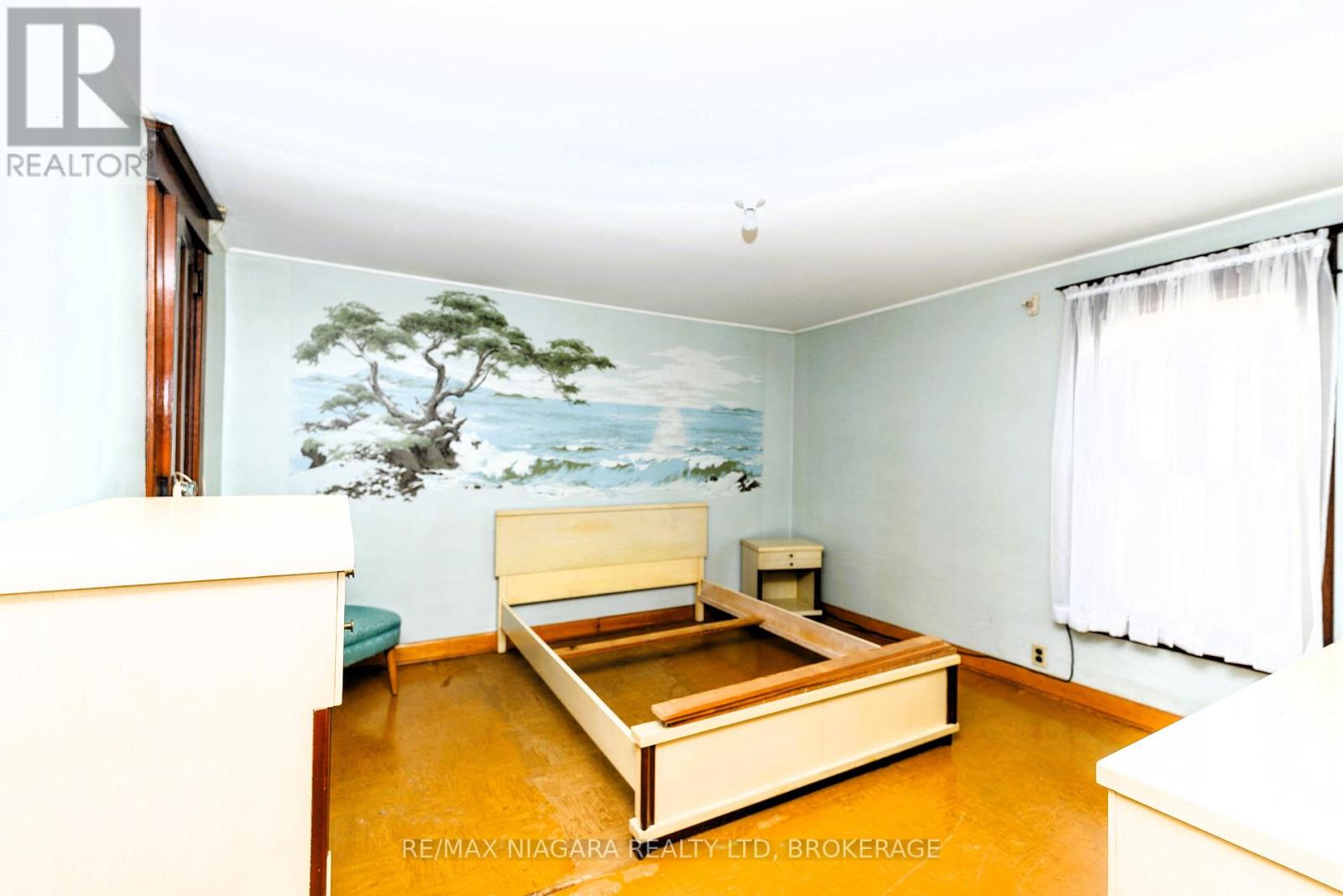 208 HELLEMS AVENUE - 12