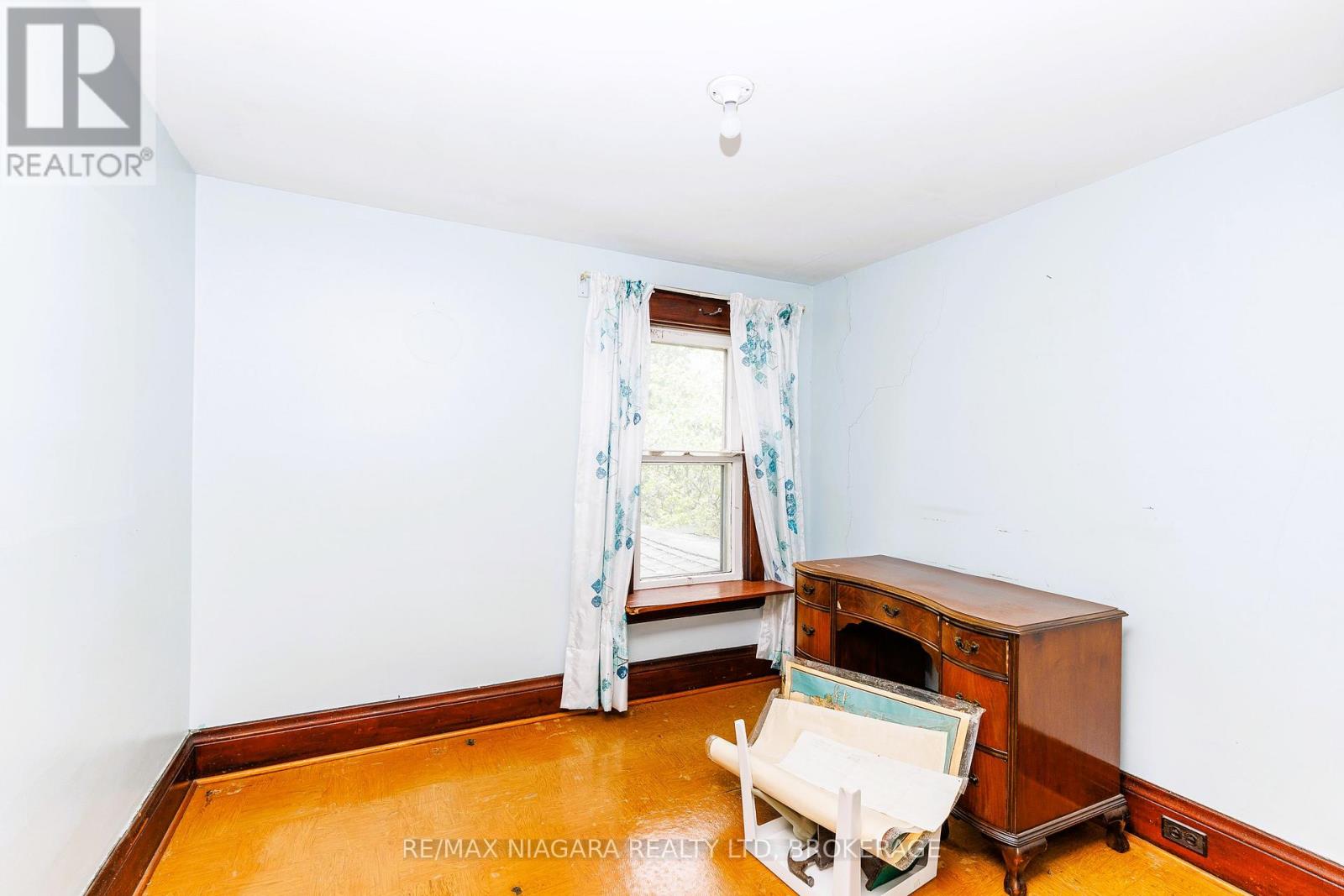 208 HELLEMS AVENUE - 15