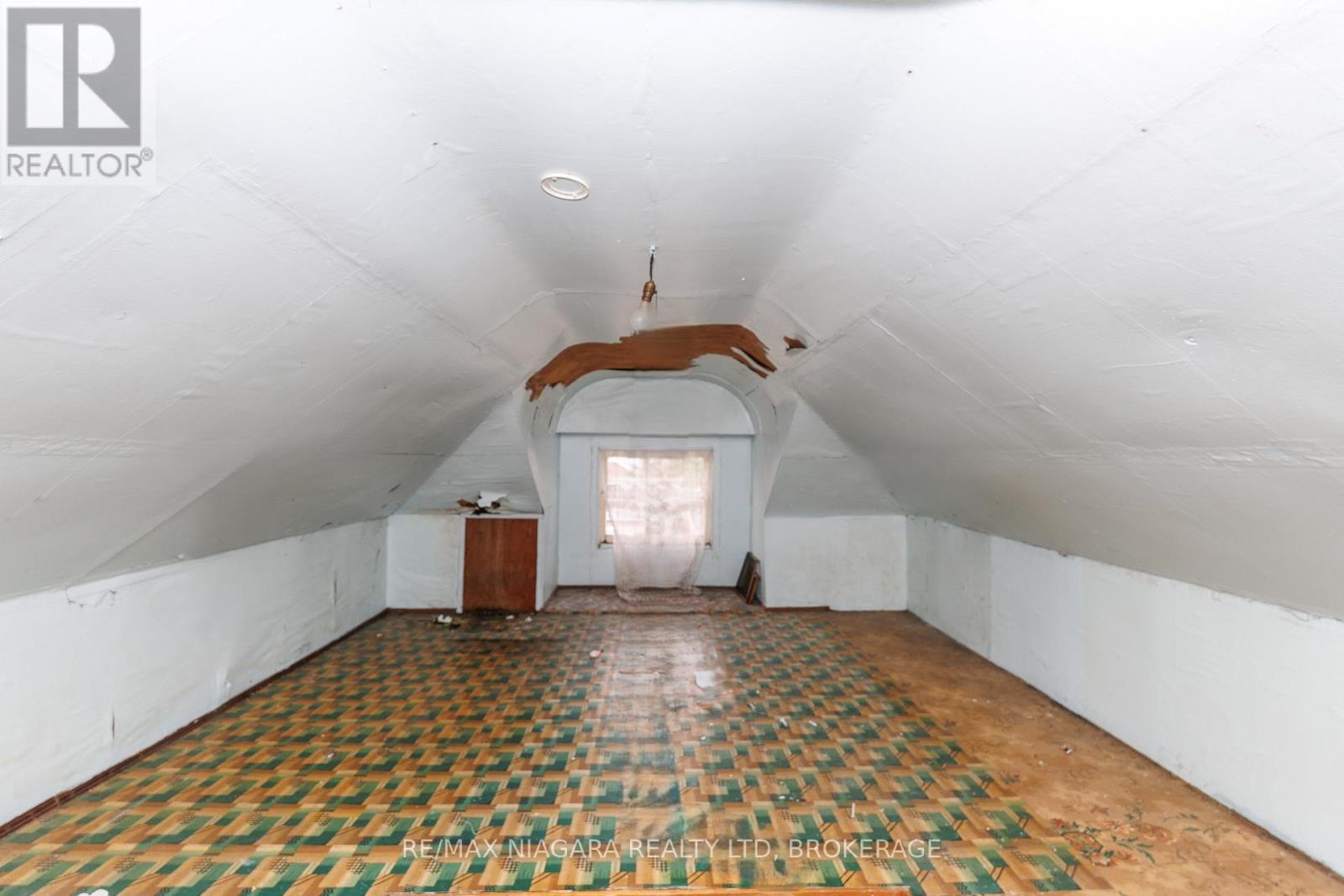 208 HELLEMS AVENUE - 17
