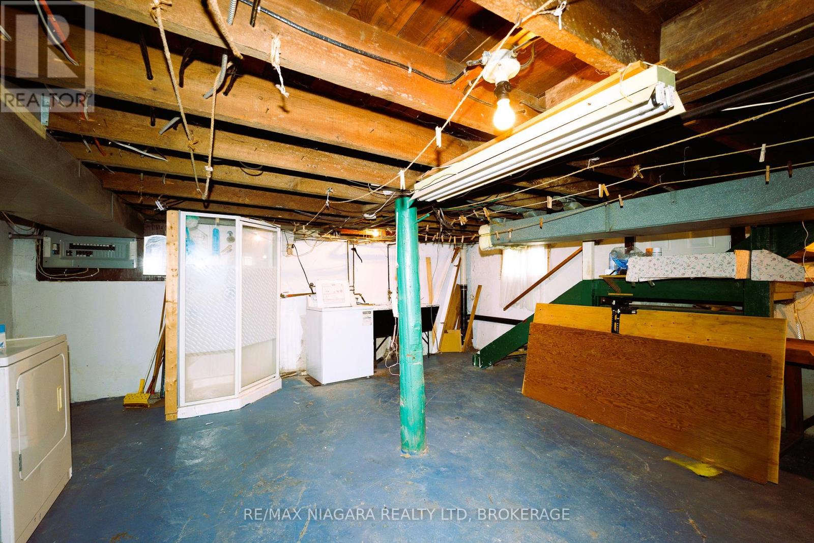 208 HELLEMS AVENUE - 18