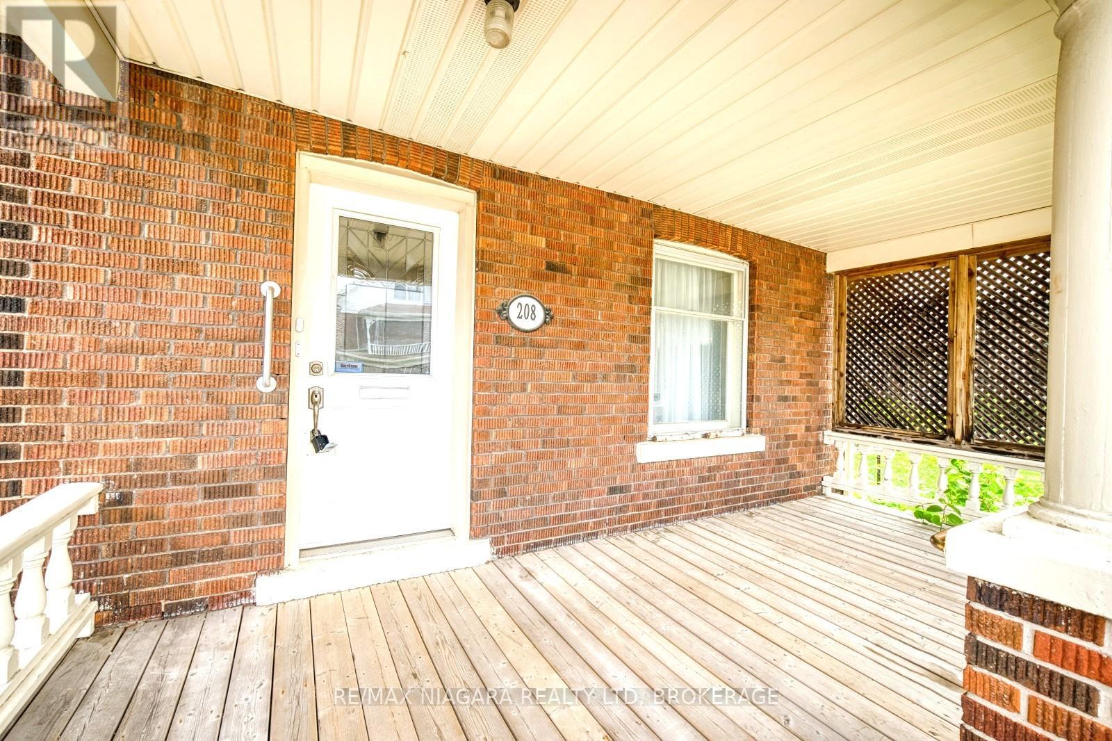 208 HELLEMS AVENUE - 2