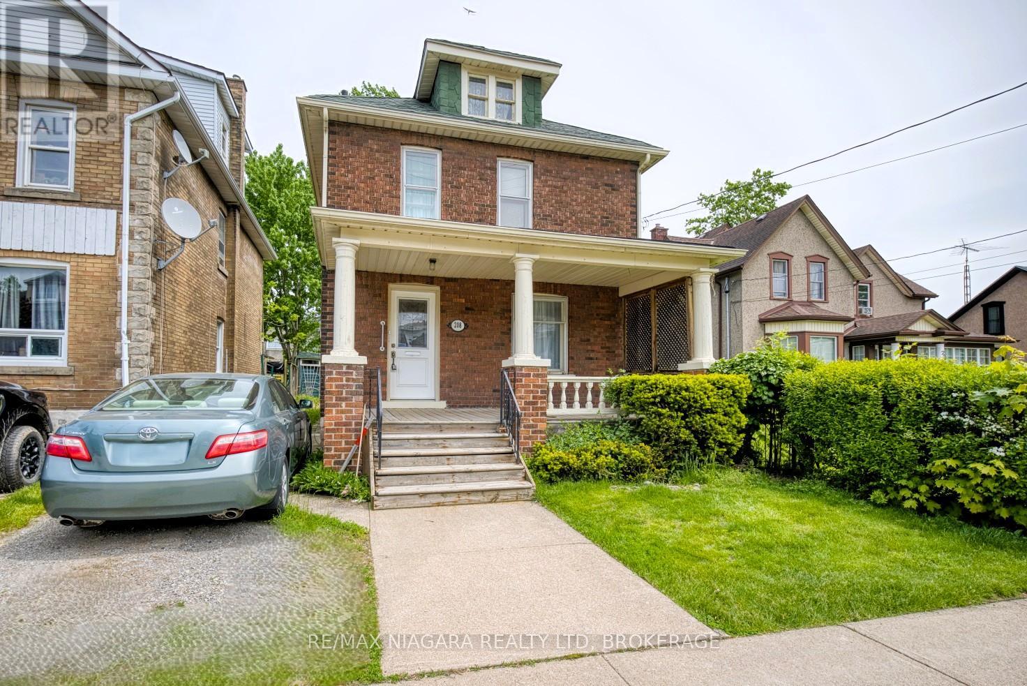 208 HELLEMS AVENUE - 21