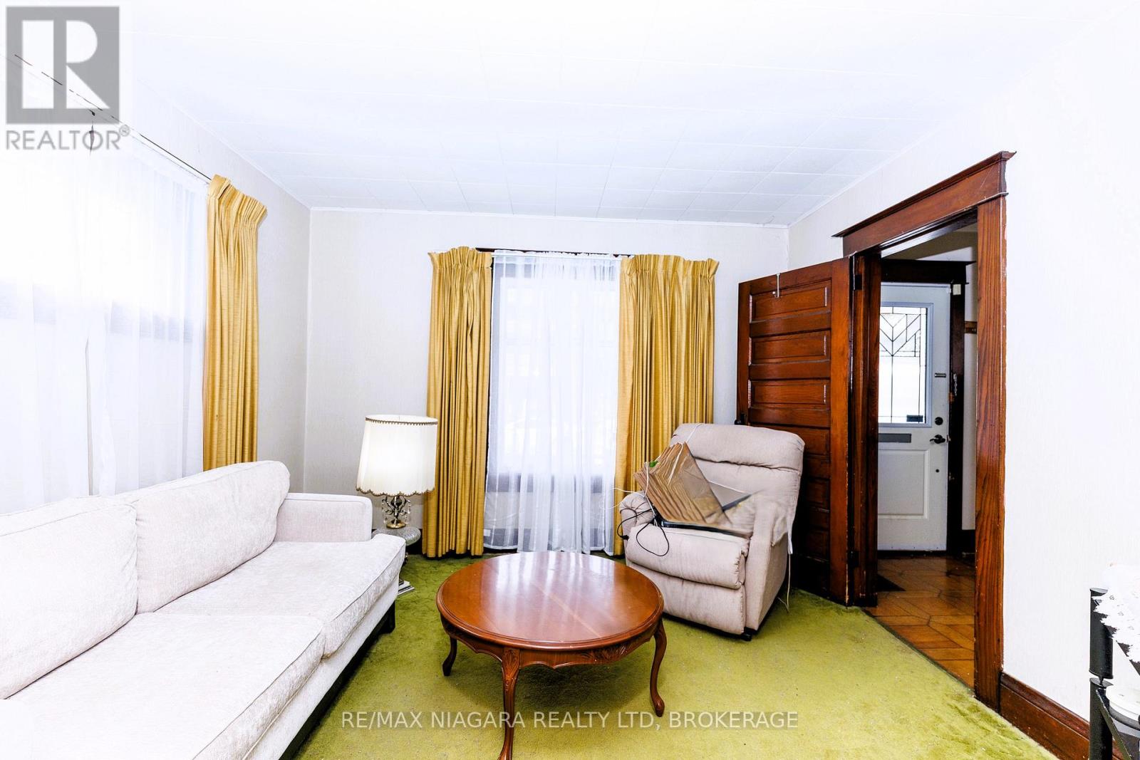 208 HELLEMS AVENUE - 4