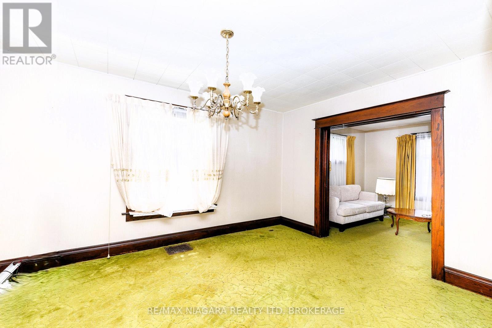 208 HELLEMS AVENUE - 6