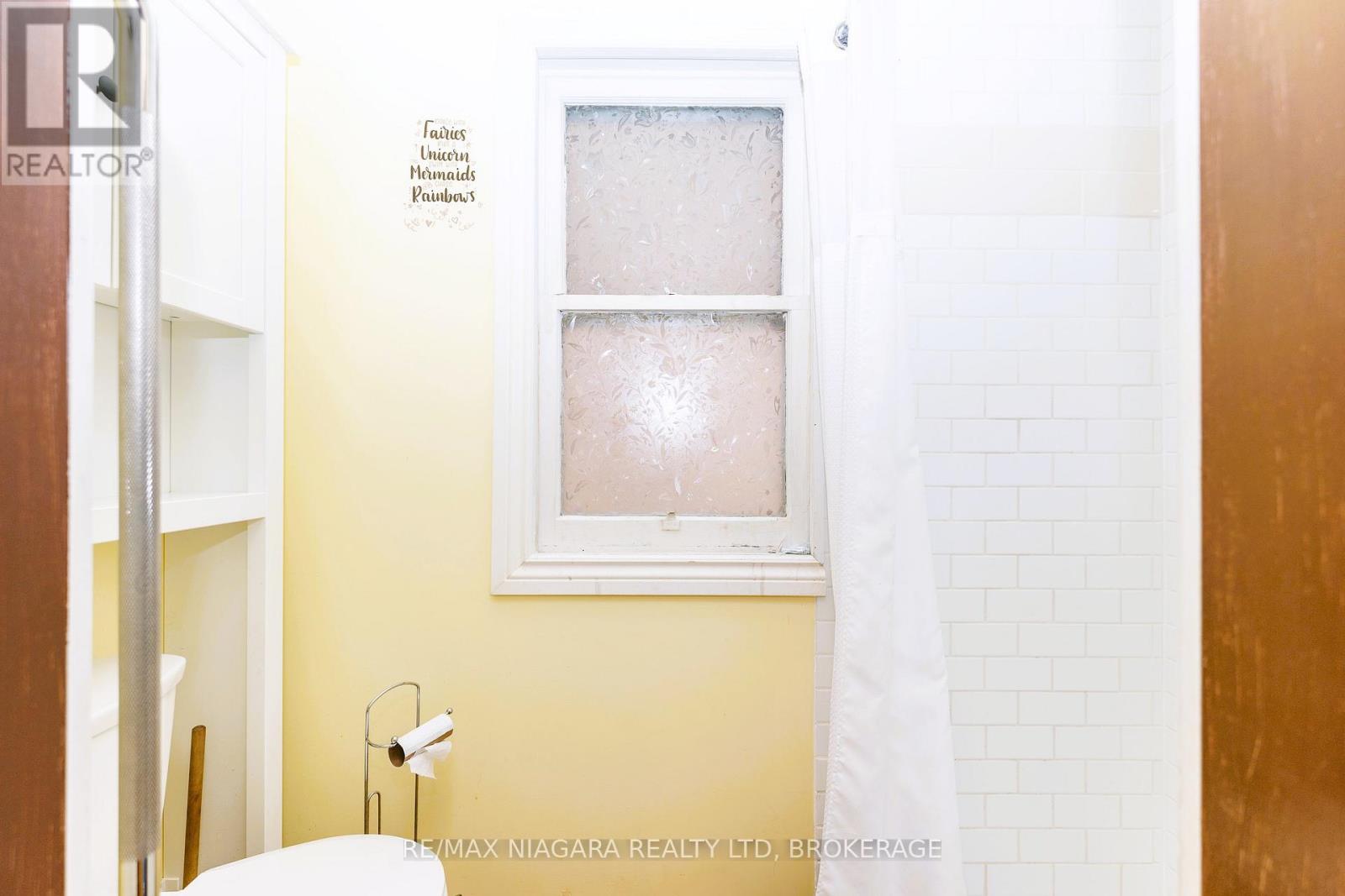 208 HELLEMS AVENUE - 9