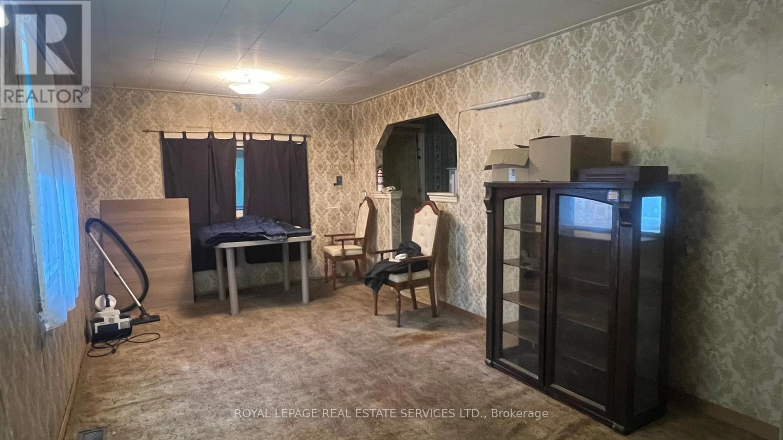 10 THATCHER AVENUE - 21