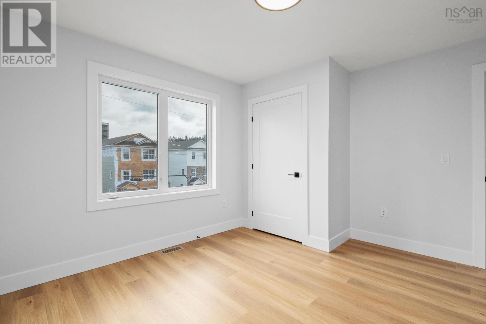 21 Pearlgarden Close - 22