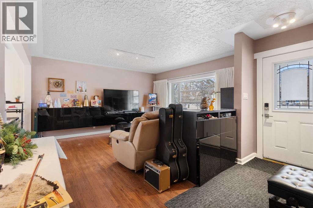 2816 24 Street NW - 4