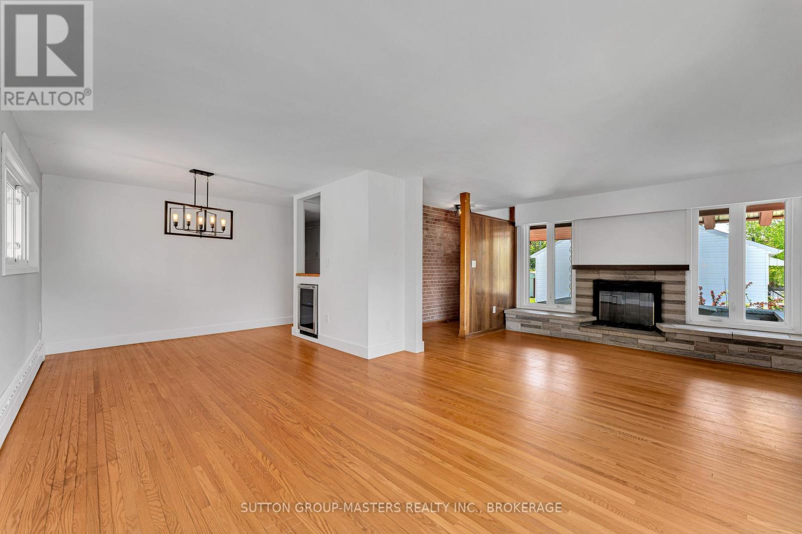 215 YONGE STREET - 10