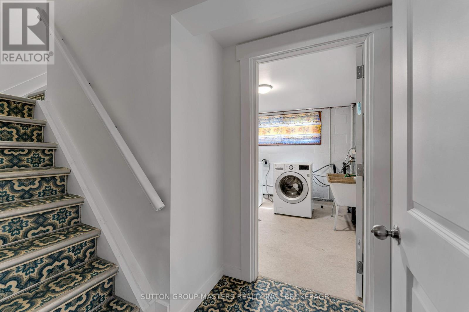 215 YONGE STREET - 28