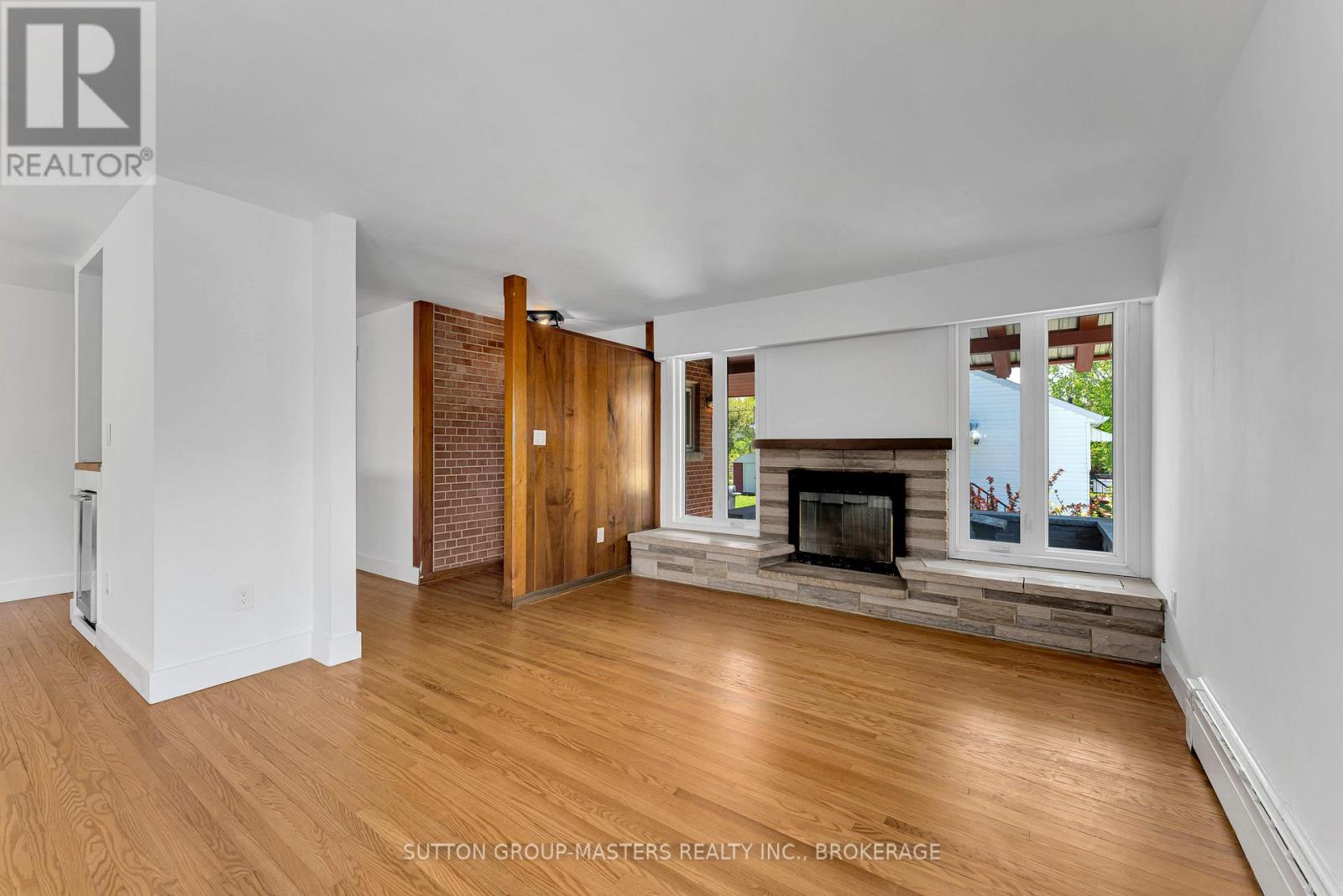 215 YONGE STREET - 9
