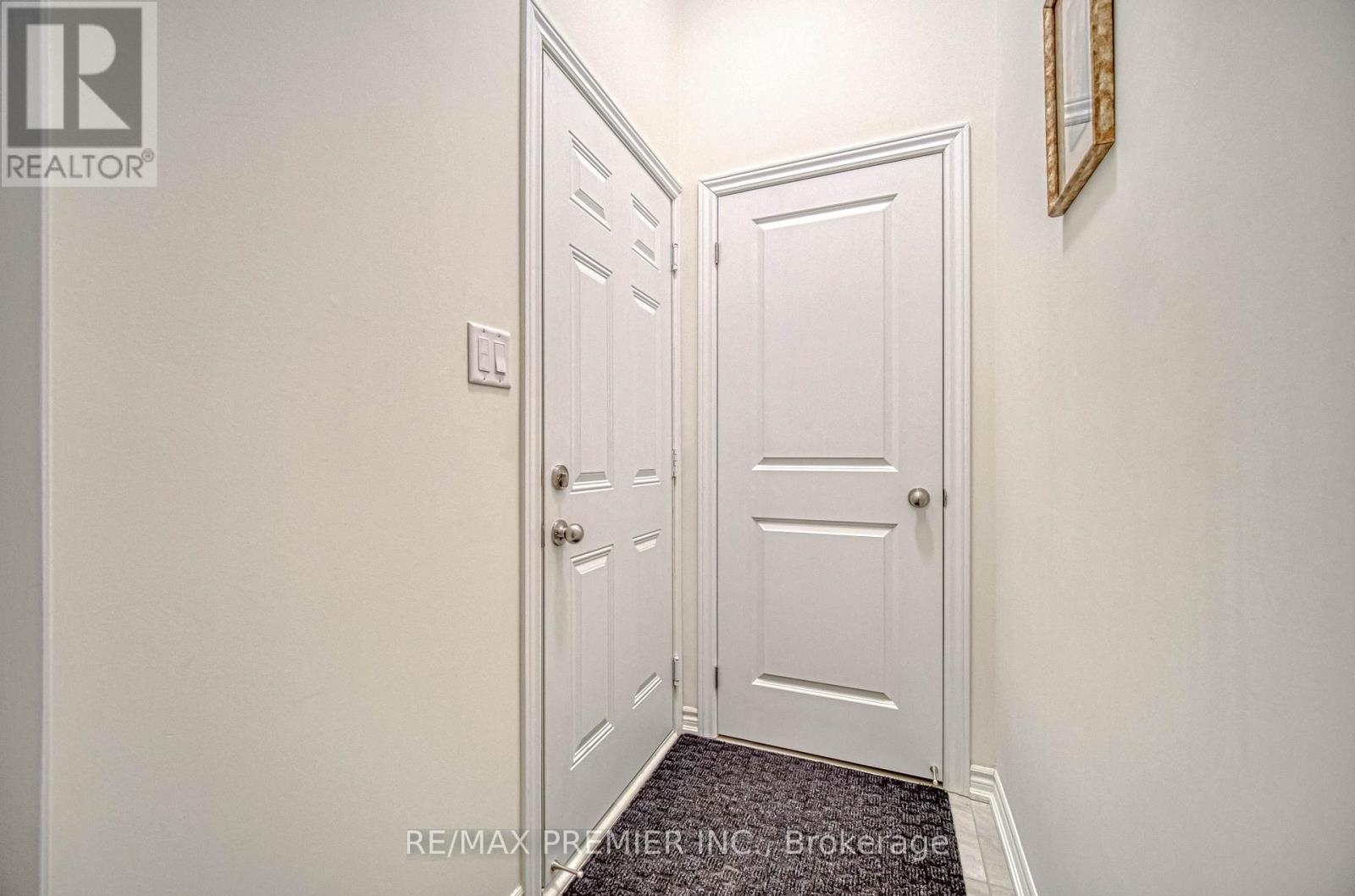 55 SINGHAMPTON ROAD - 32