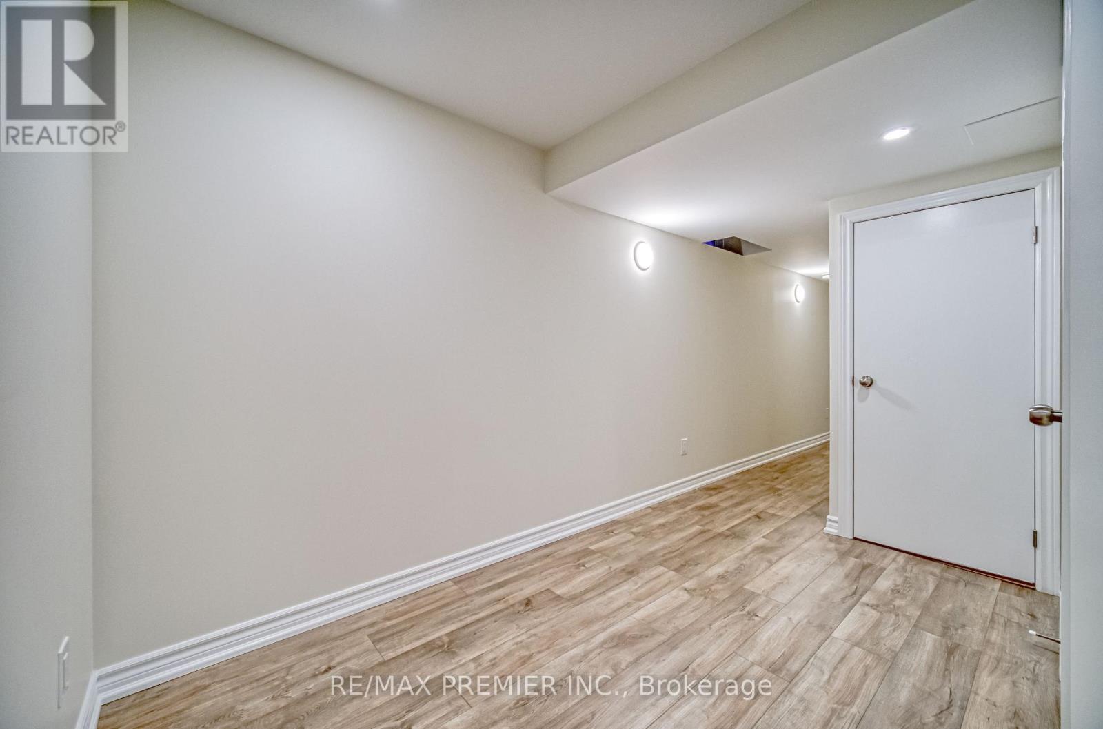 55 SINGHAMPTON ROAD - 37