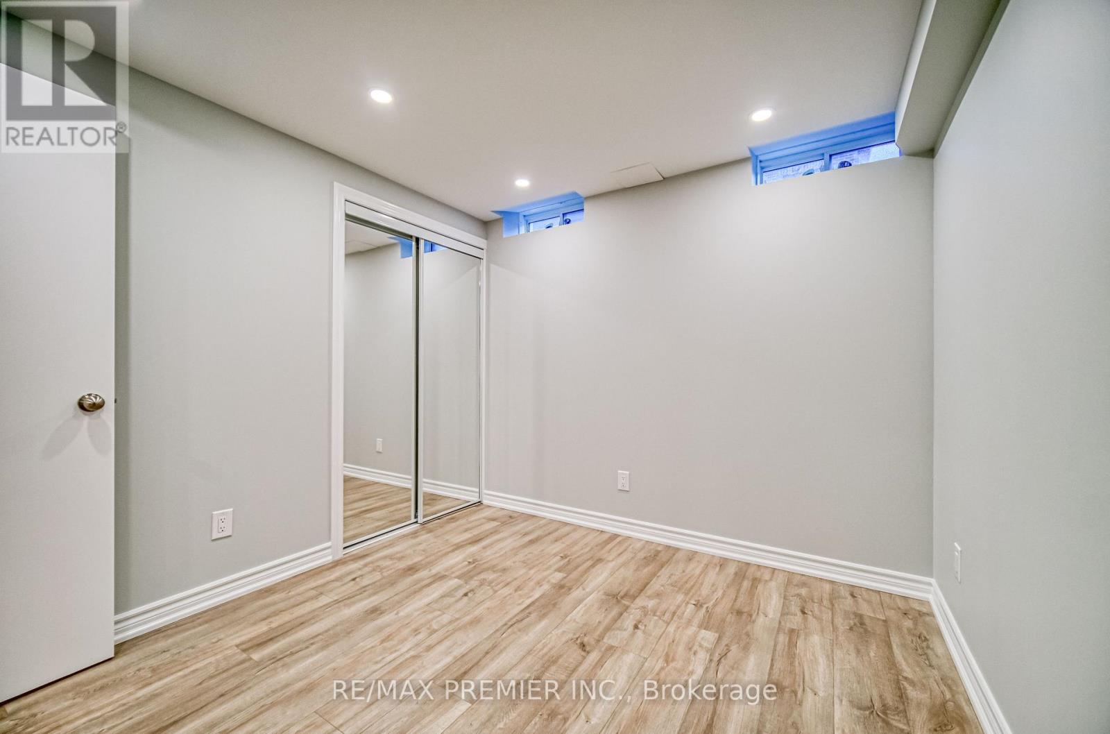 55 SINGHAMPTON ROAD - 43