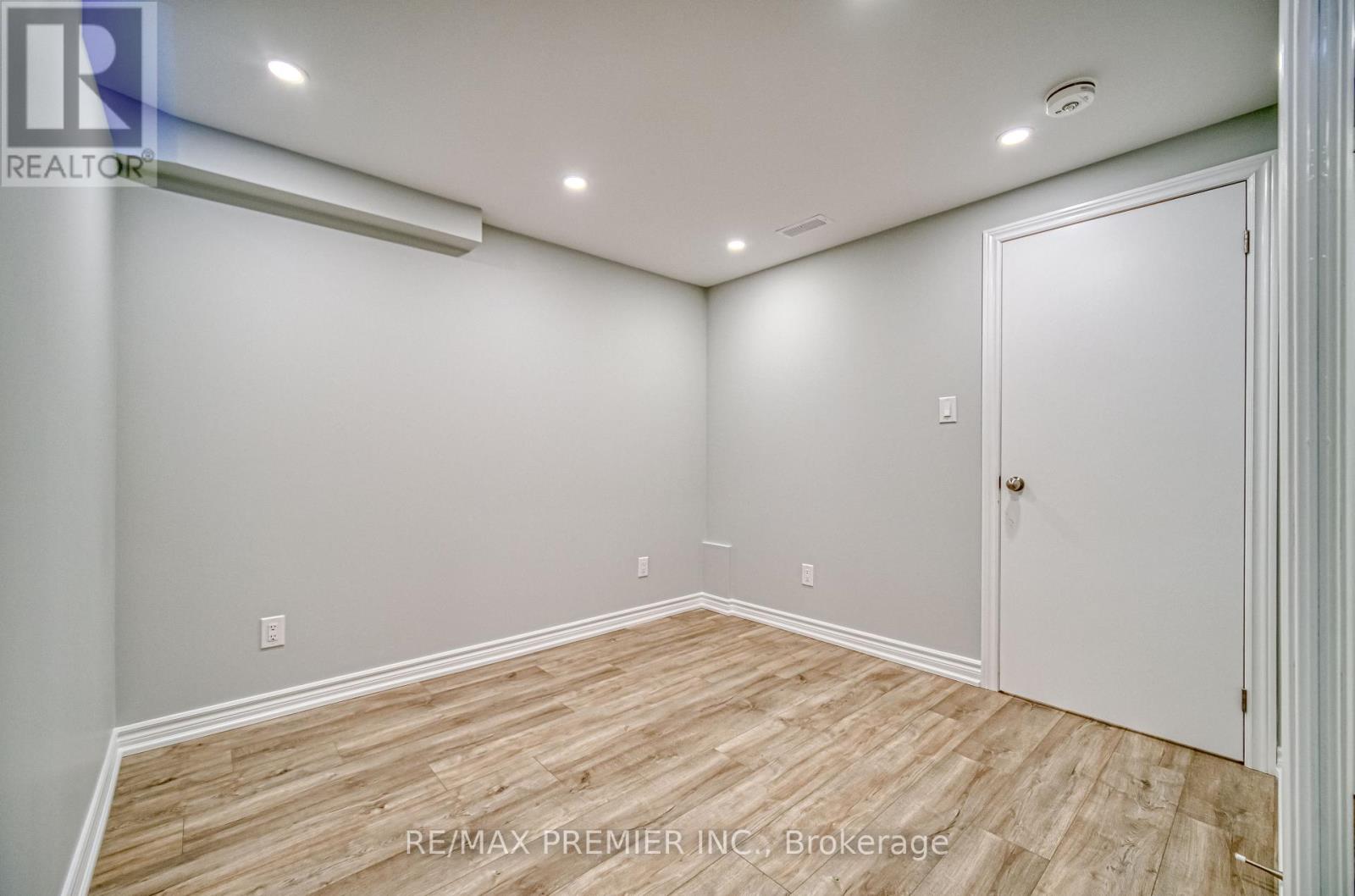 55 SINGHAMPTON ROAD - 45