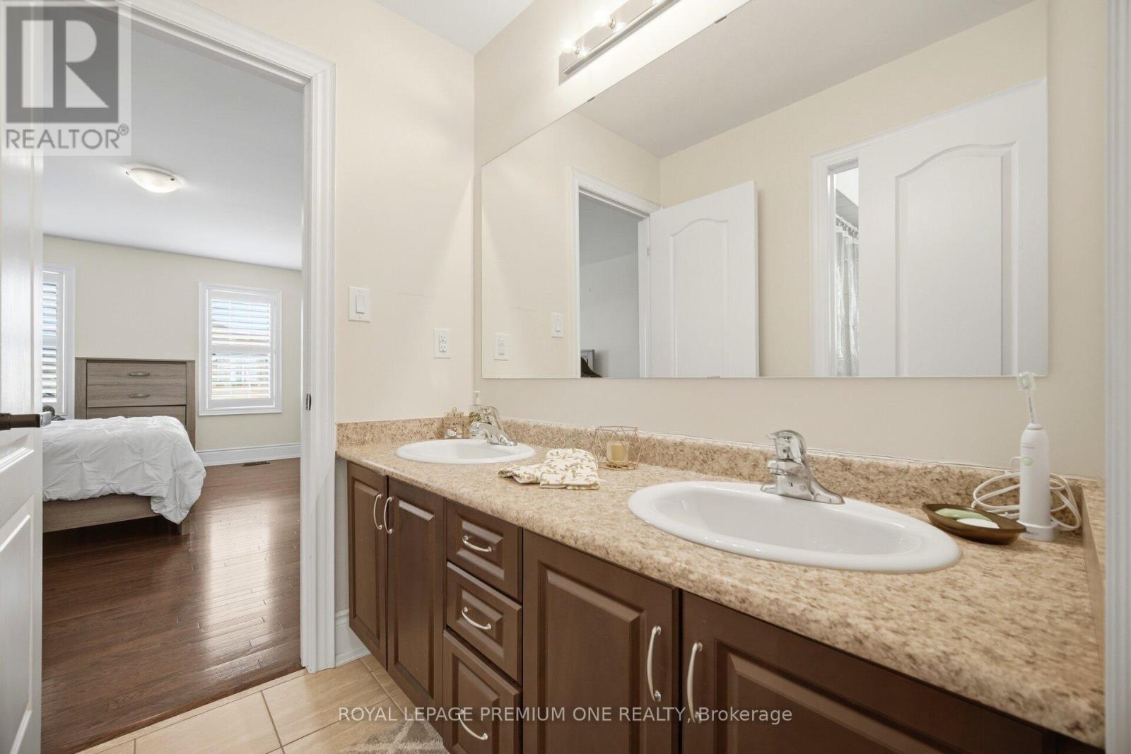 95 RETREAT BOULEVARD - 34