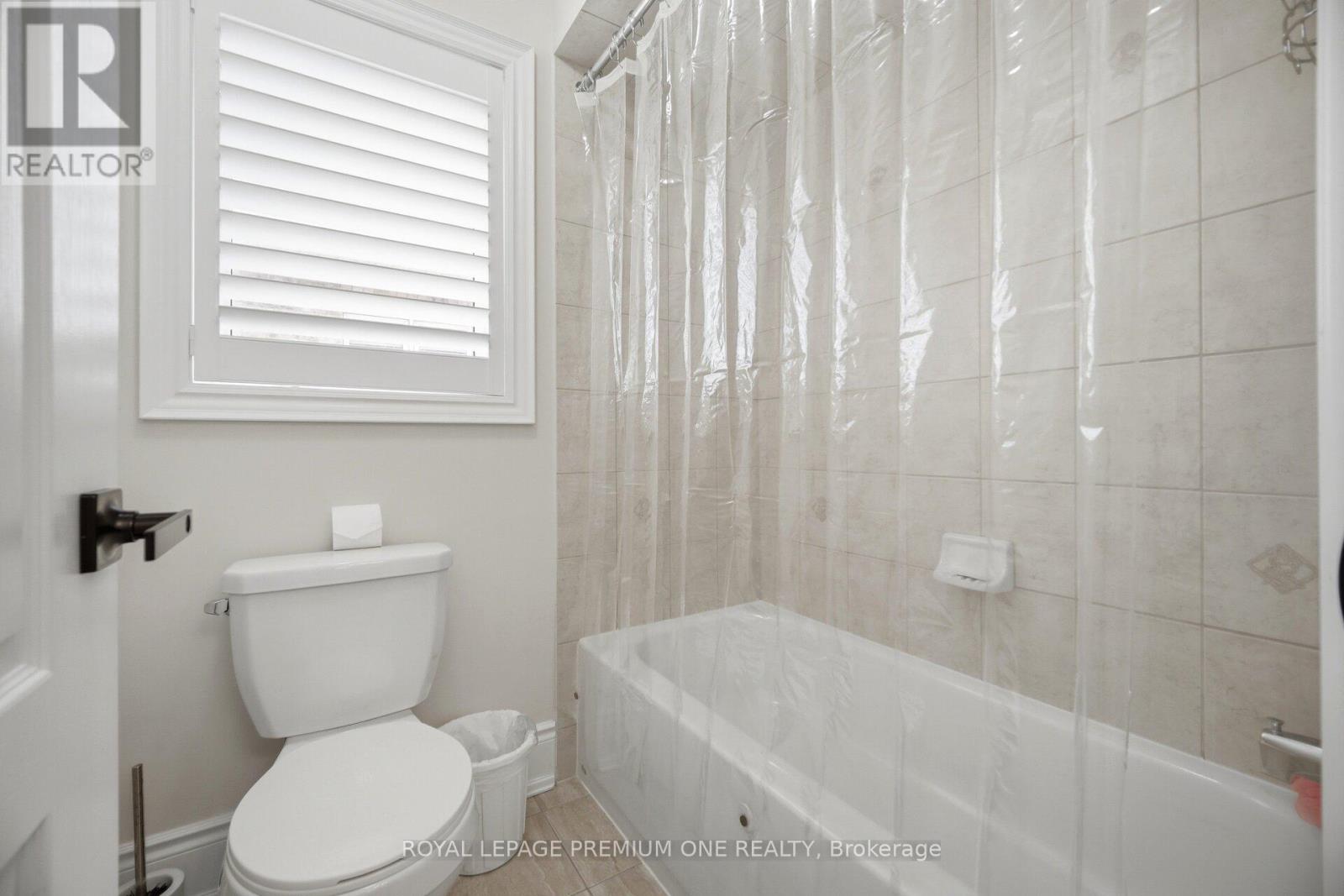 95 RETREAT BOULEVARD - 35