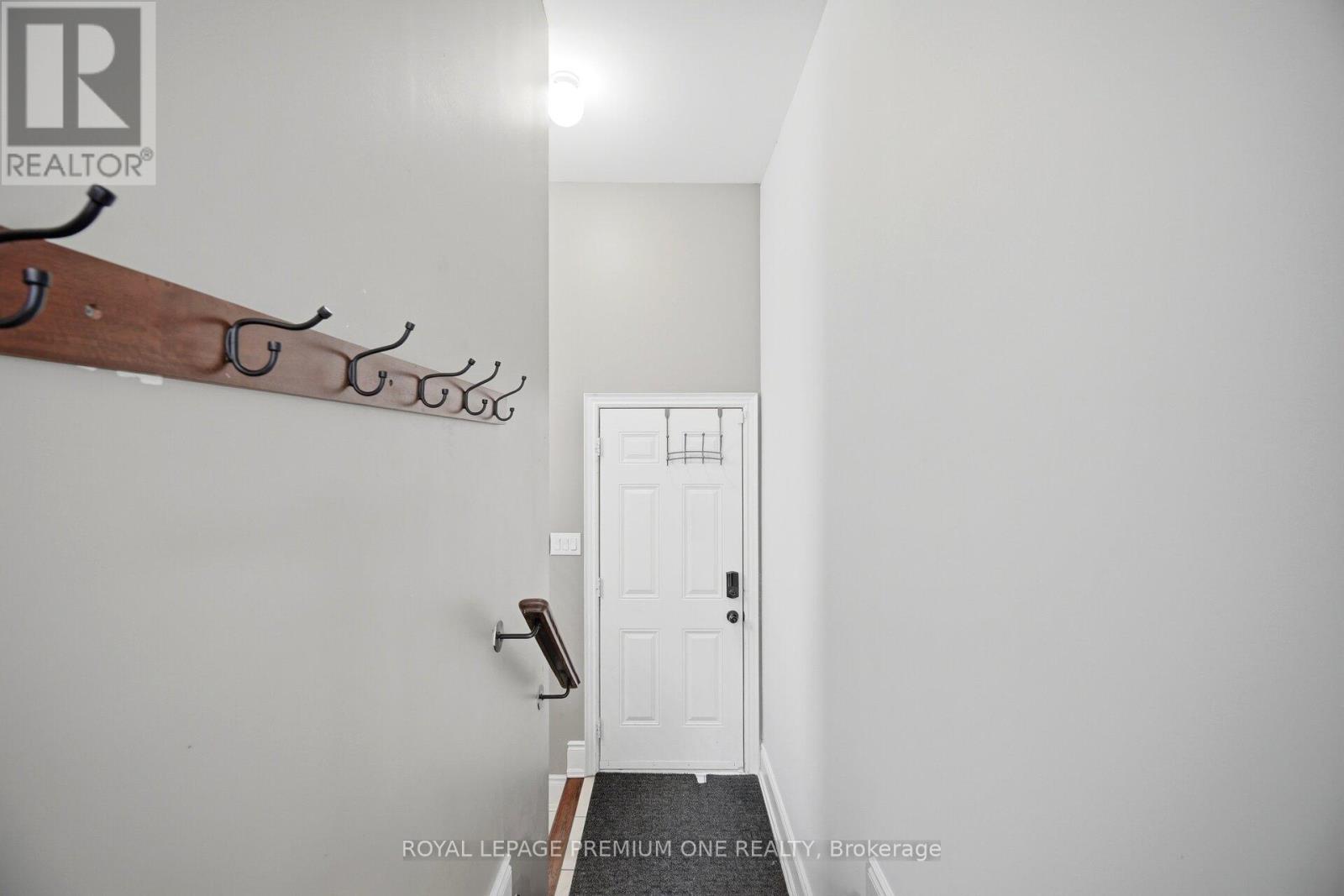 95 RETREAT BOULEVARD - 36