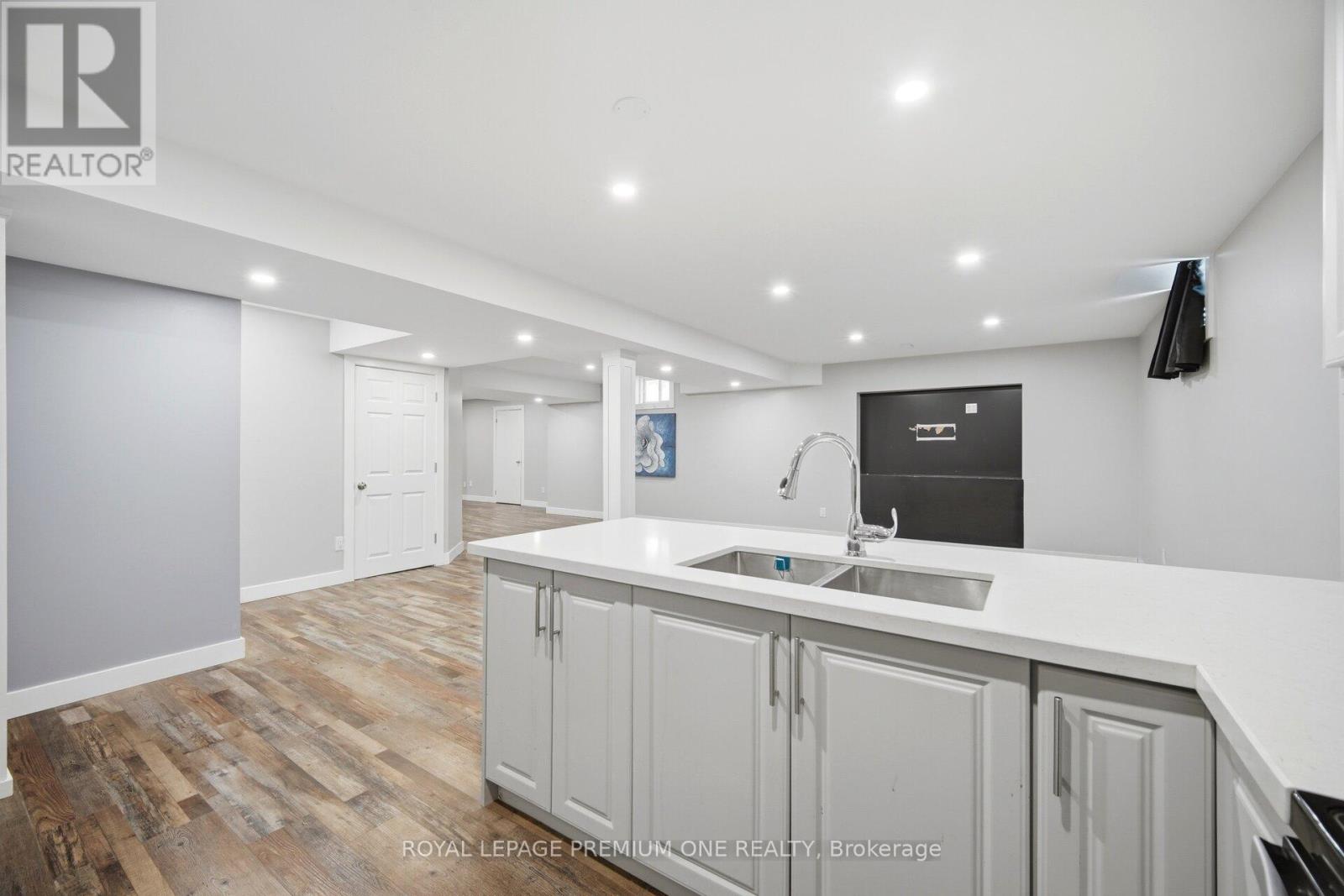 95 RETREAT BOULEVARD - 41