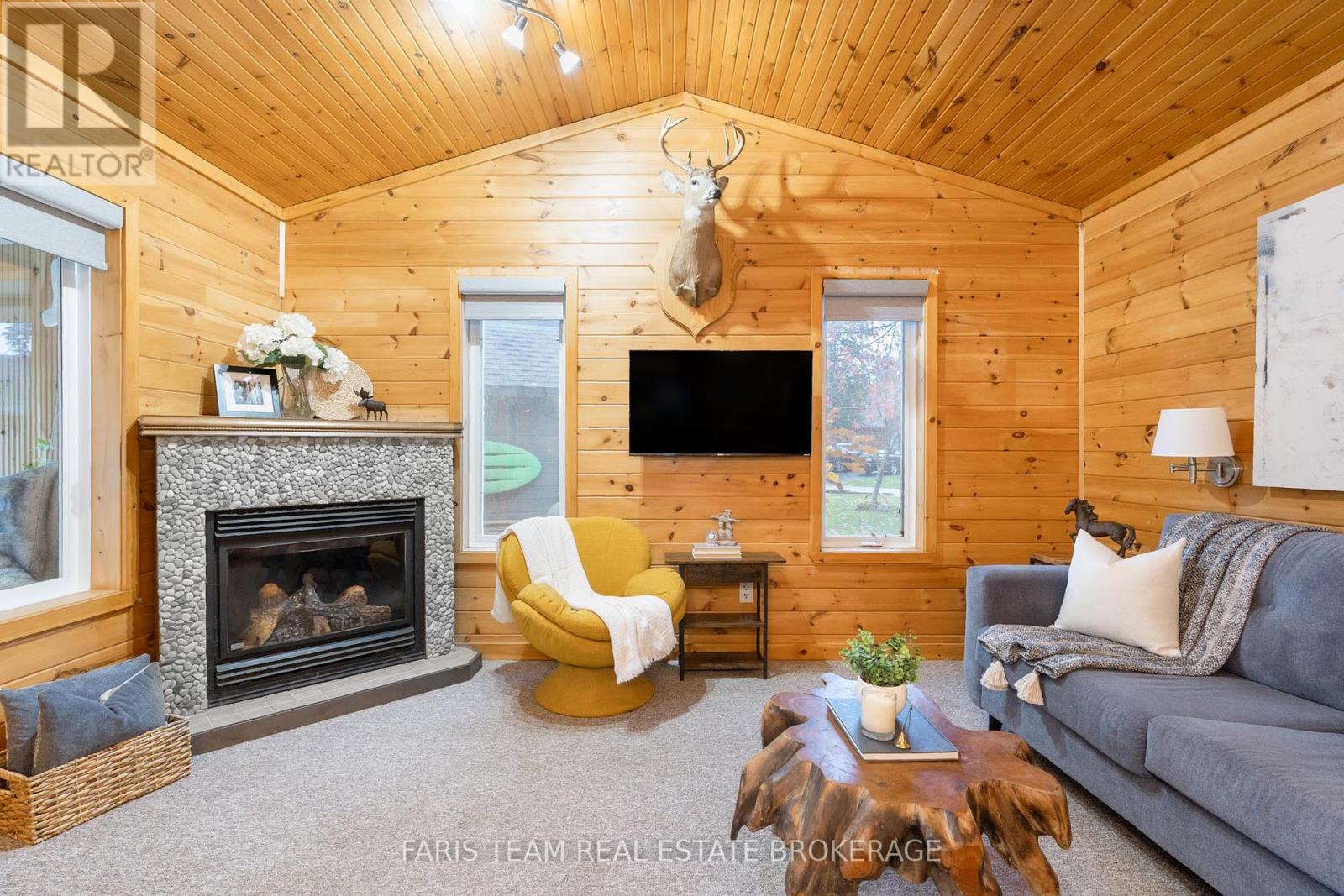 12 CABIN CRESCENT - 13