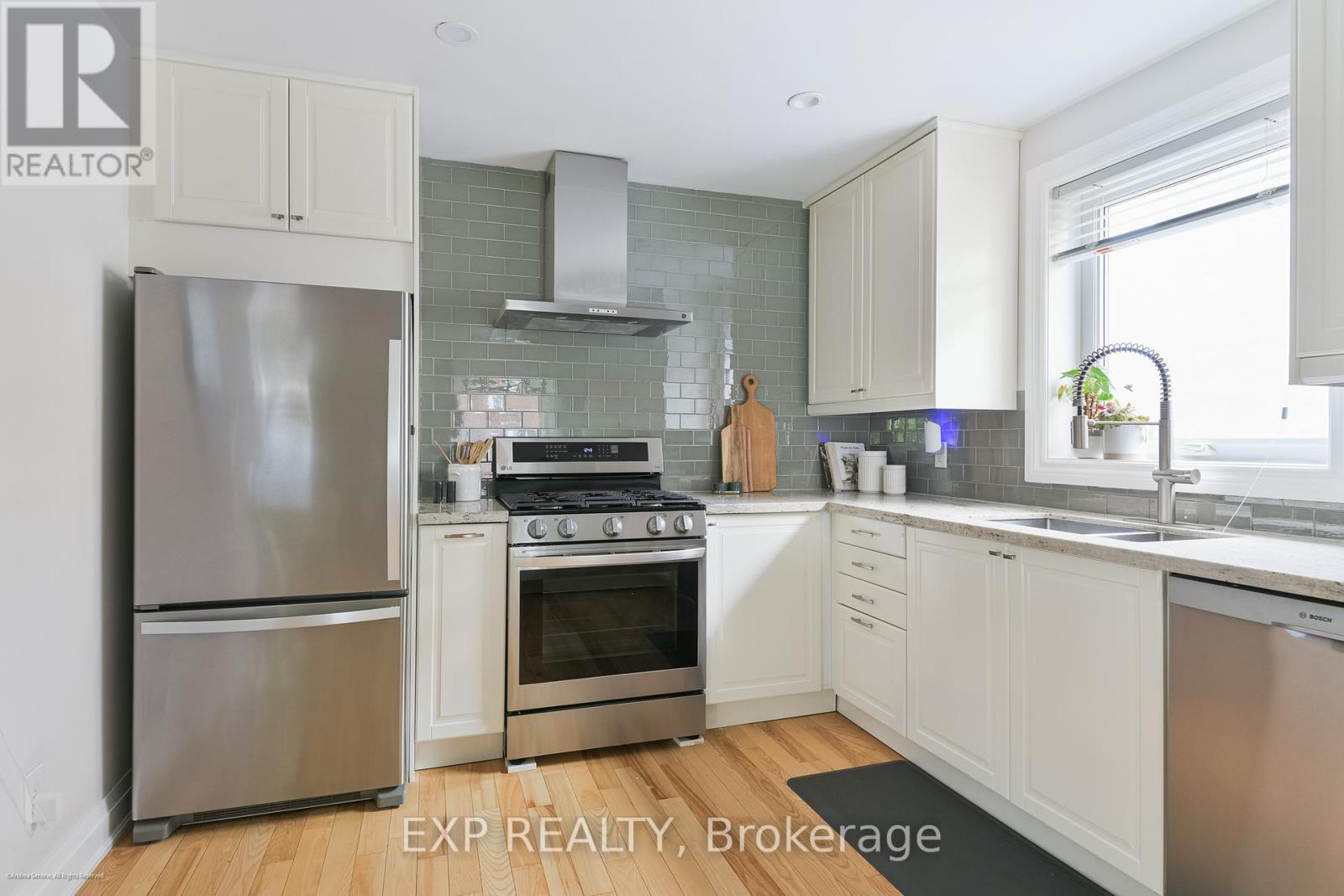 125 TREEVIEW DRIVE - 11