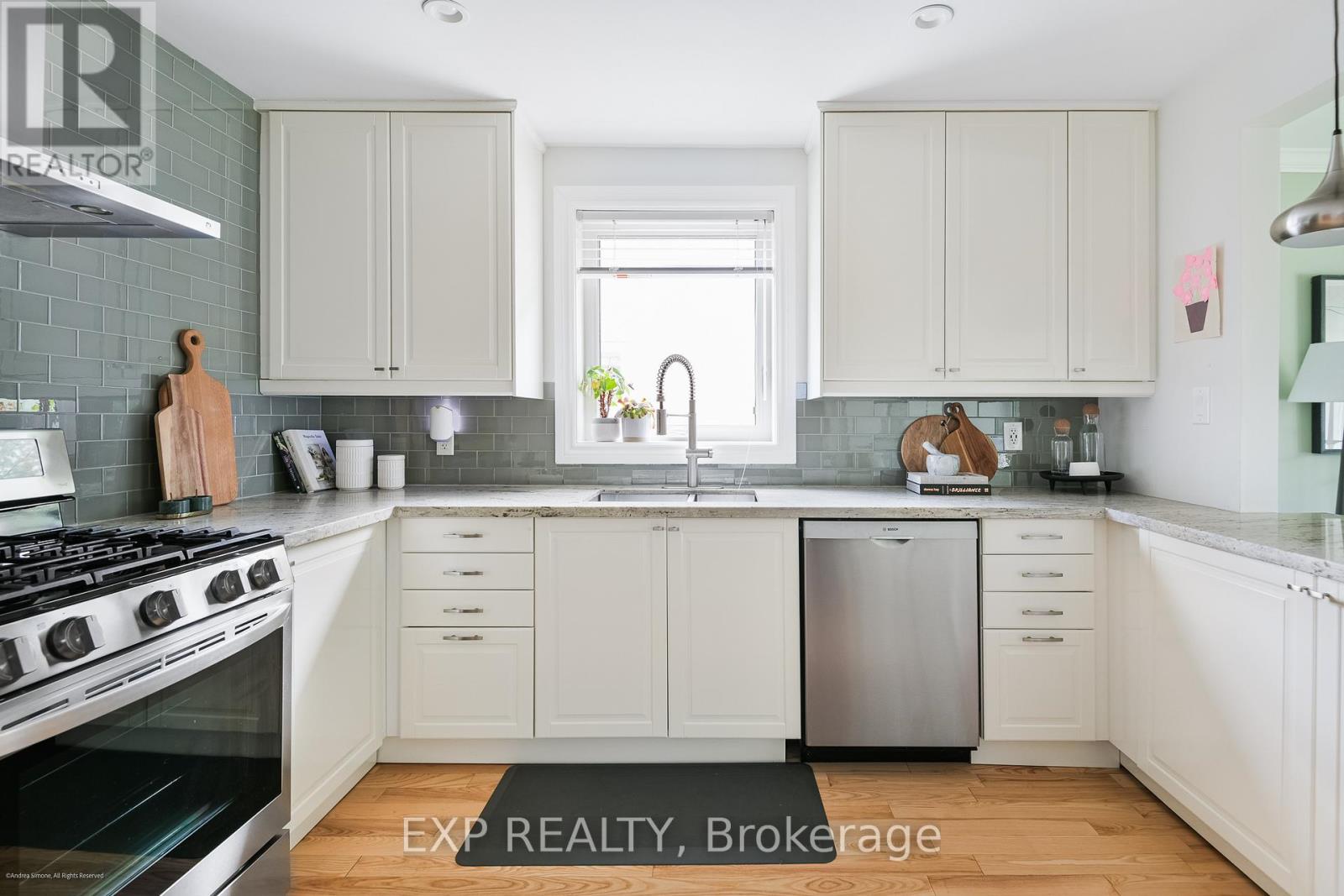 125 TREEVIEW DRIVE - 12
