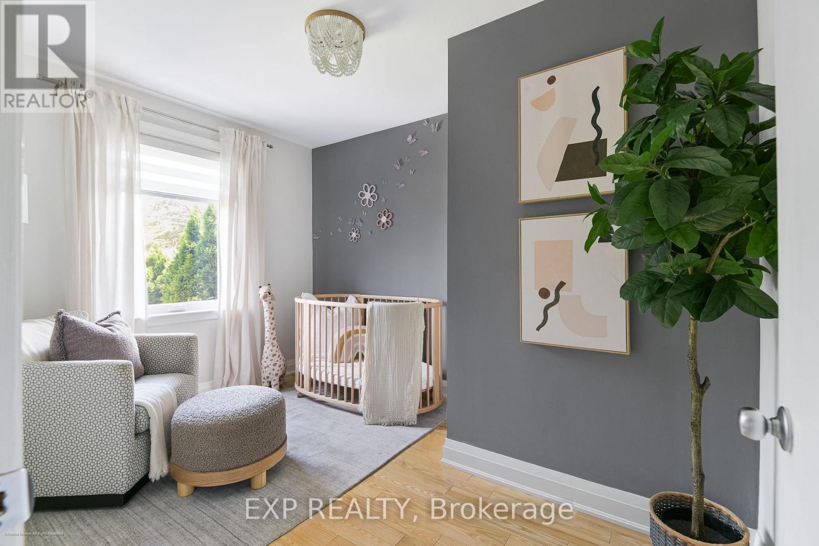 125 TREEVIEW DRIVE - 20