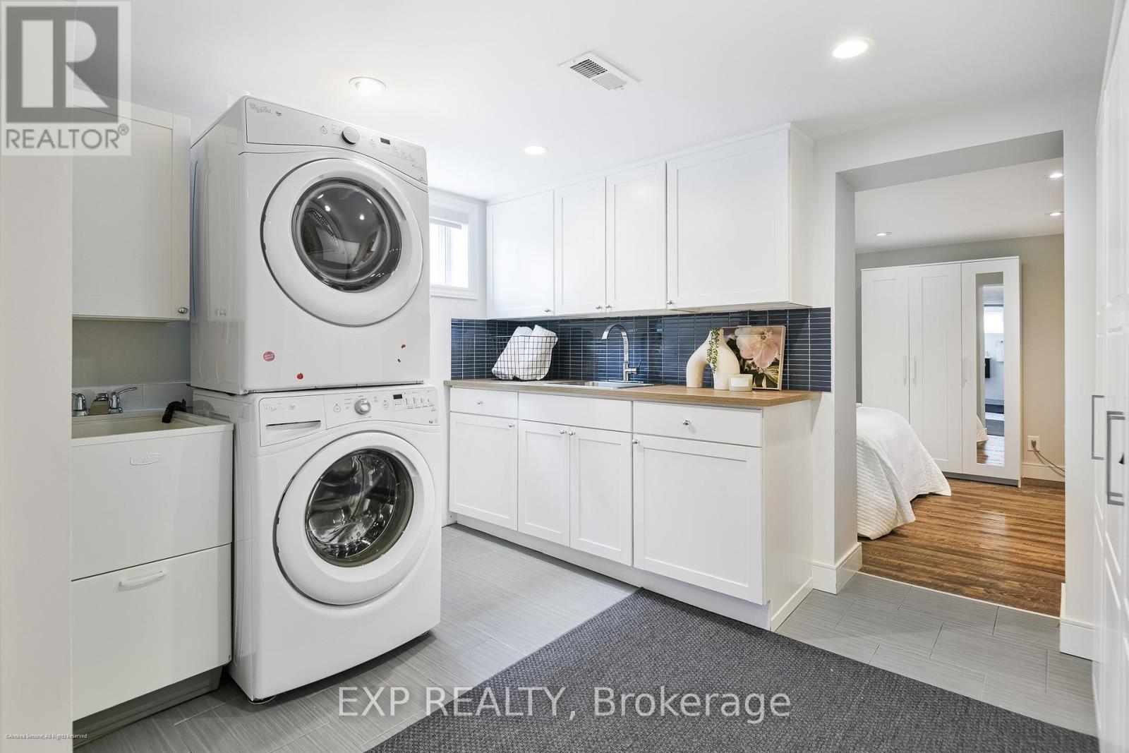 125 TREEVIEW DRIVE - 23