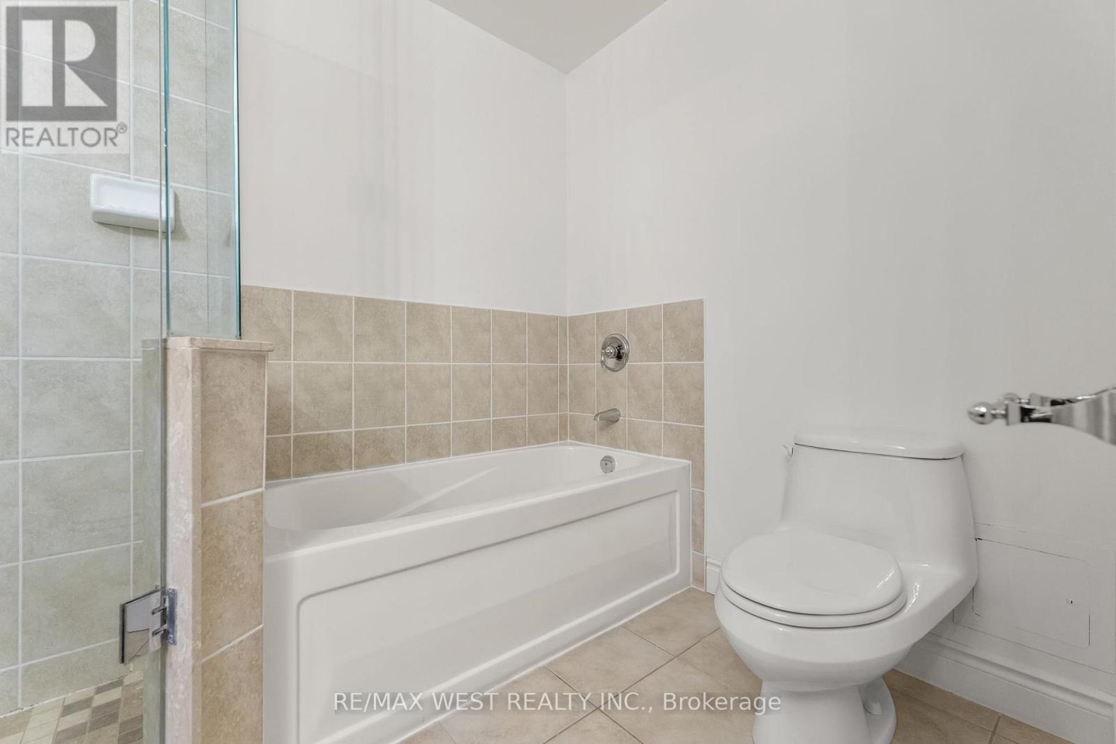 #511 25 EARLINGTON AVENUE - 27