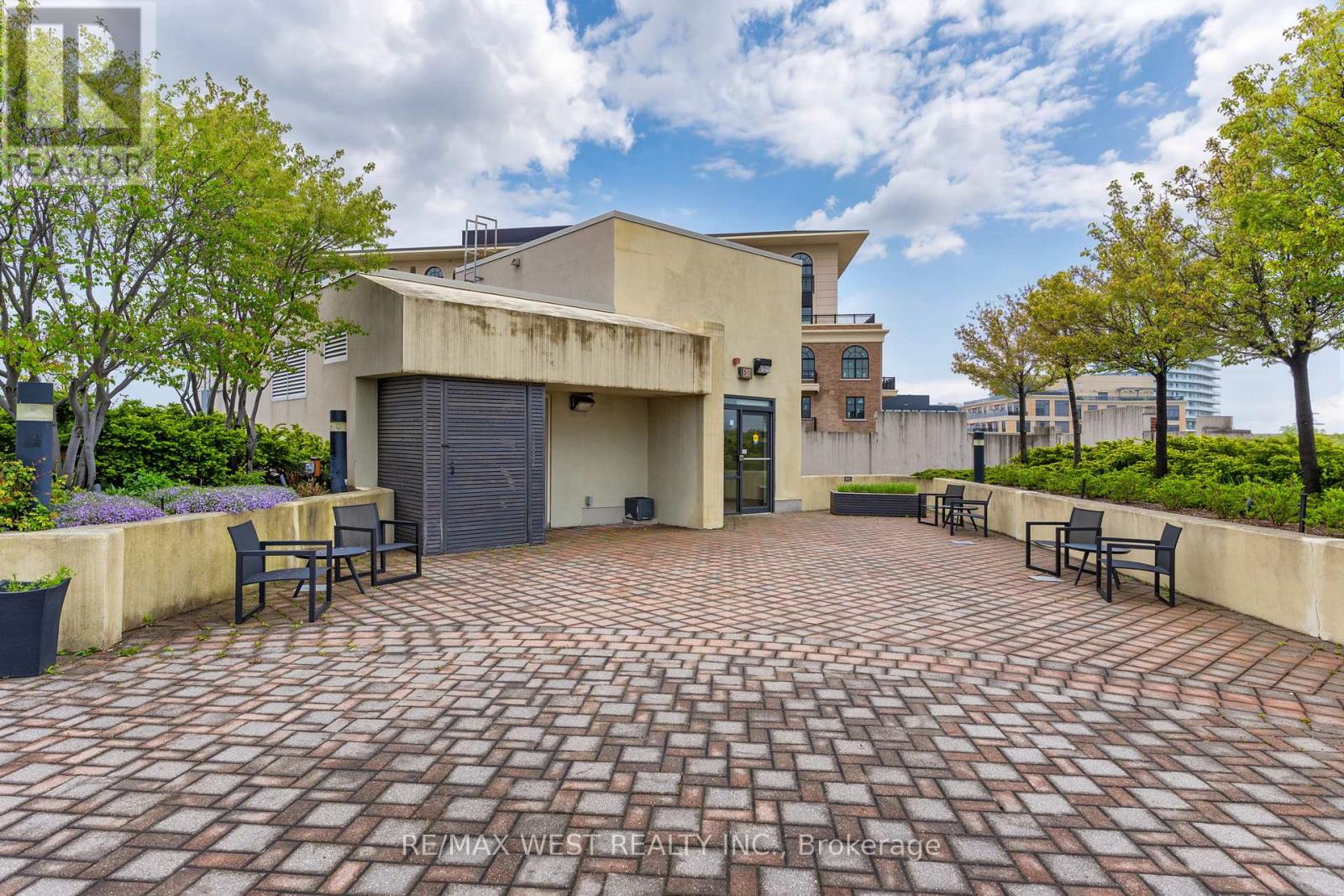 #511 25 EARLINGTON AVENUE - 35