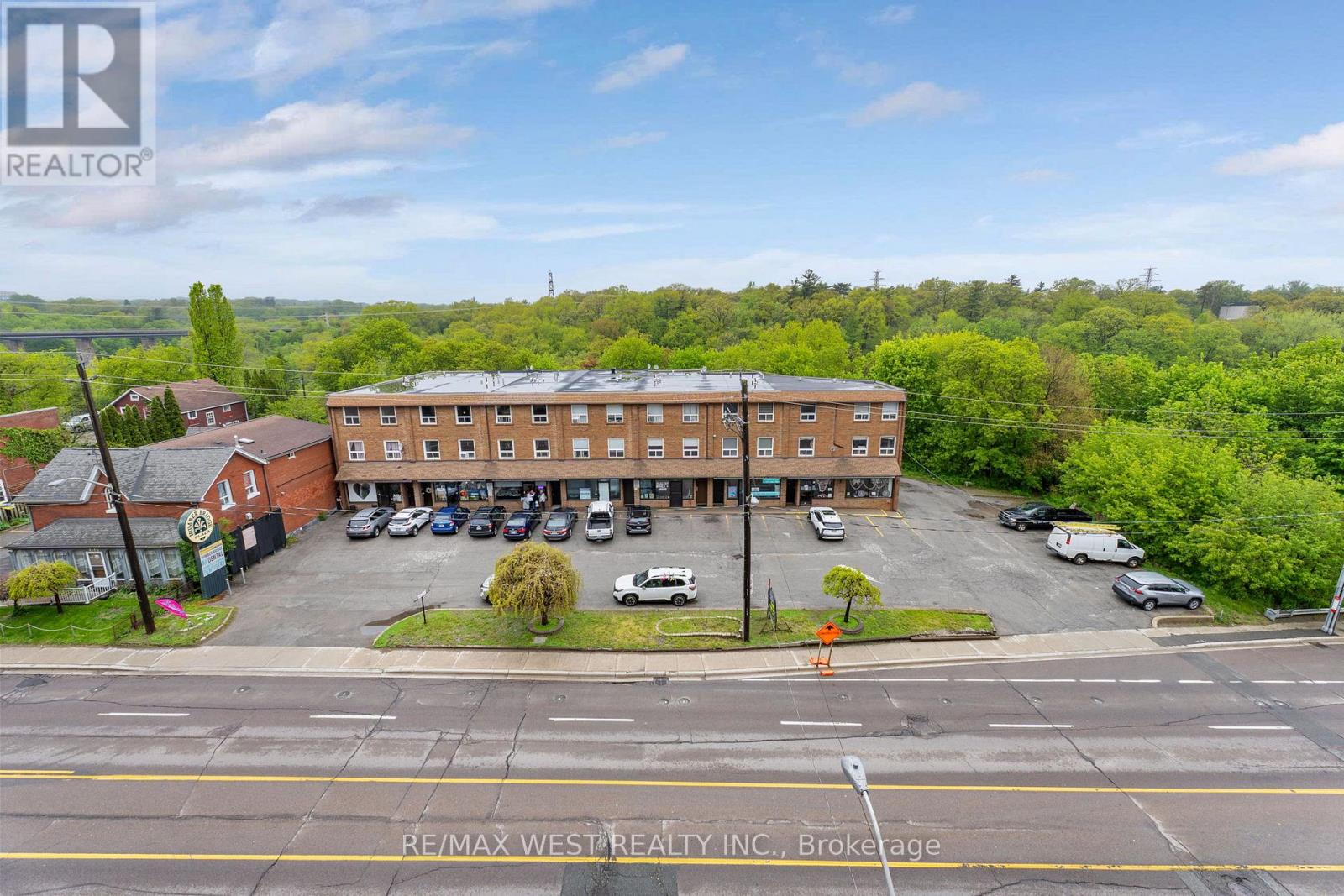 #511 25 EARLINGTON AVENUE - 44
