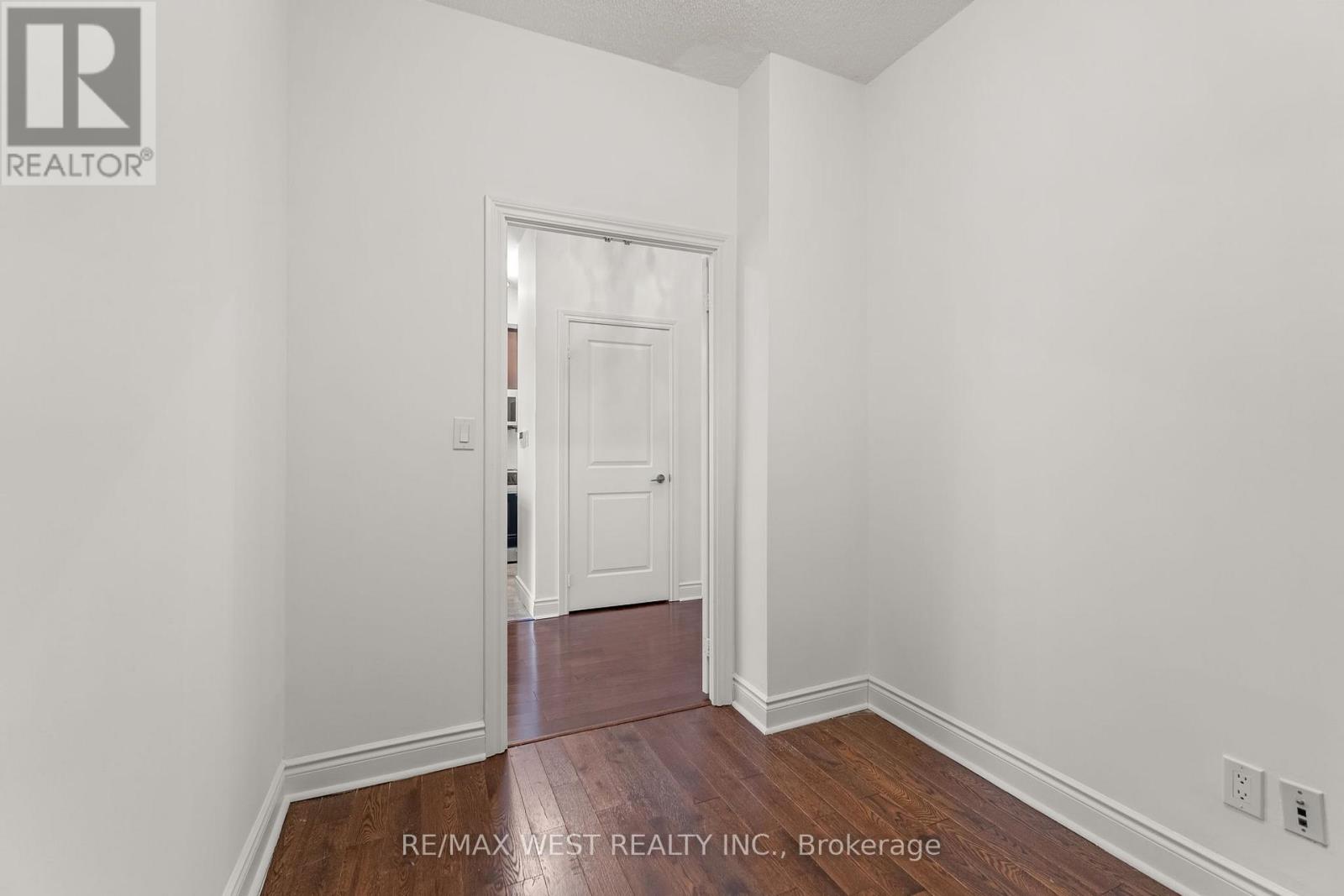 #511 25 EARLINGTON AVENUE - 6