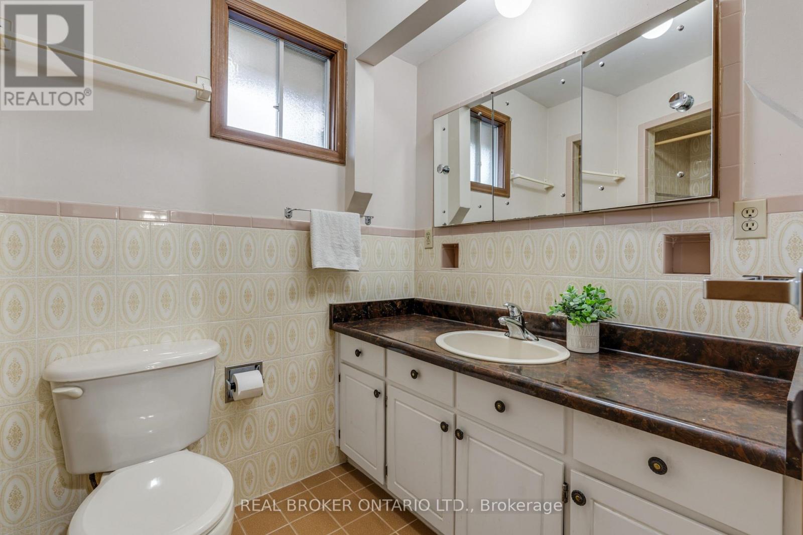 56A TREEVIEW DRIVE - 25