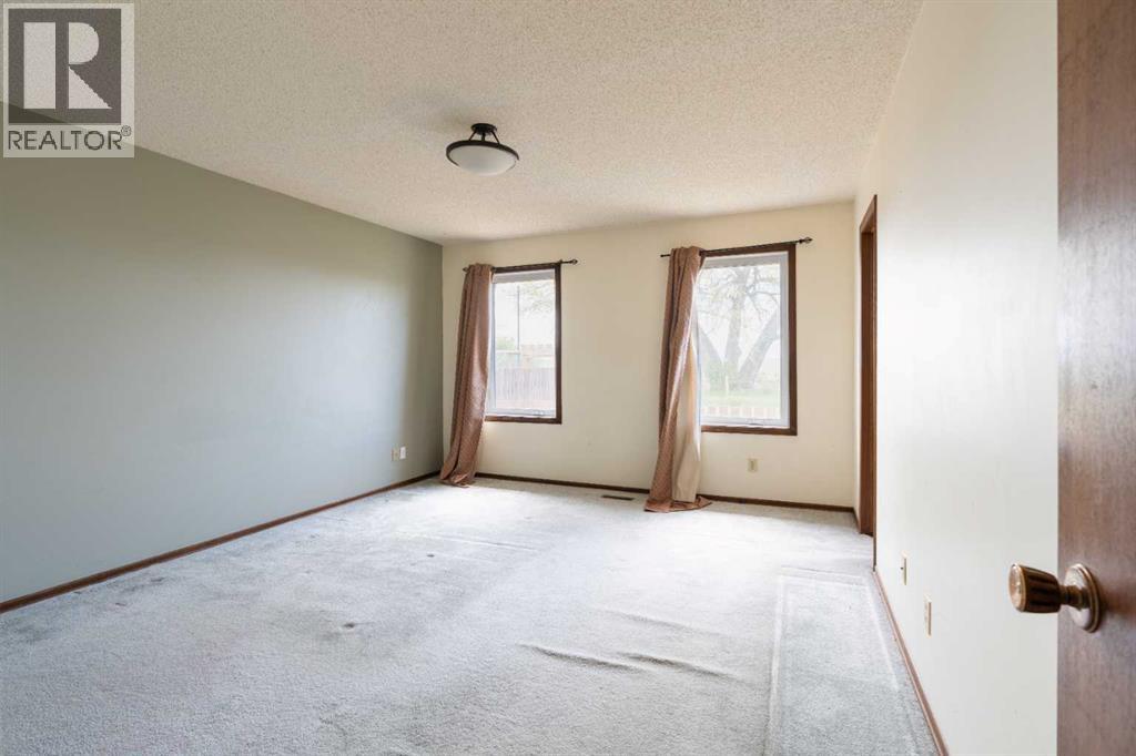 5214 38 Avenue — photo 18