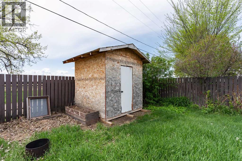 5214 38 Avenue — photo 9