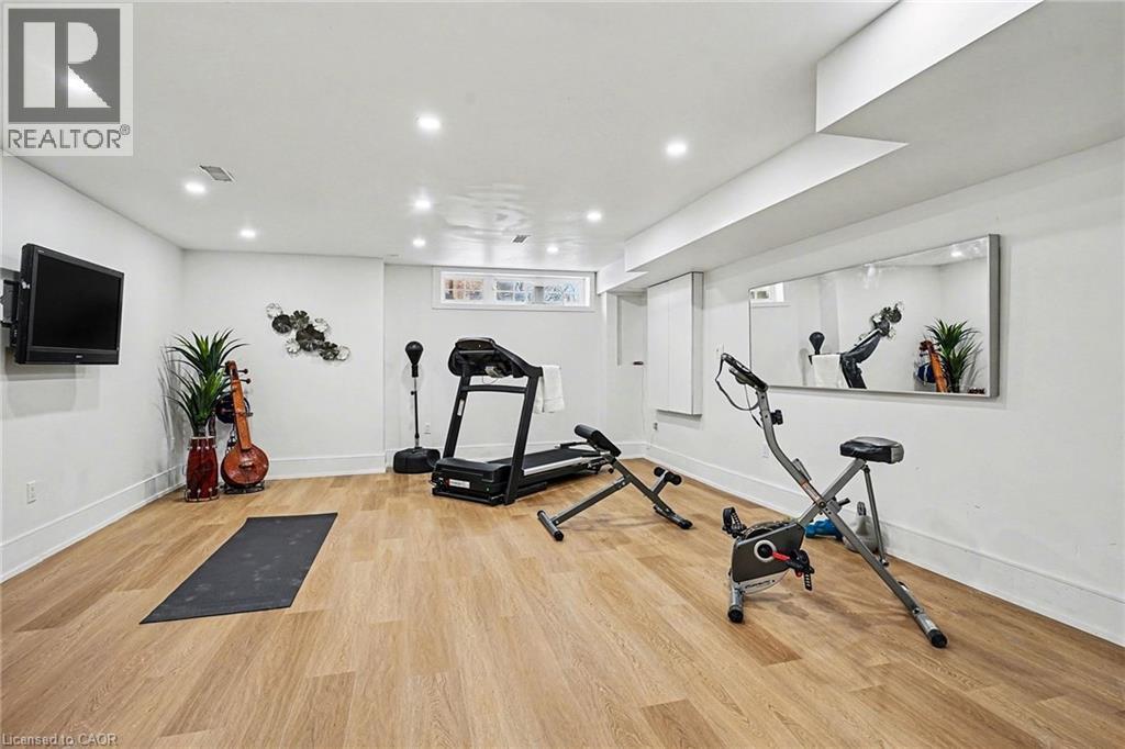 16 LEITCH Avenue - 21