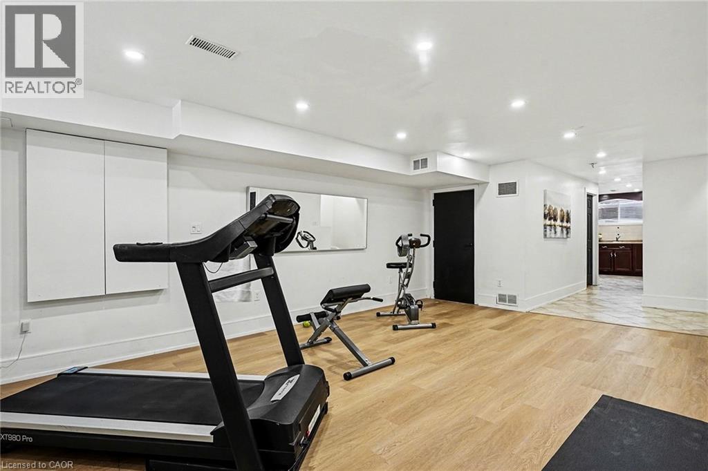 16 LEITCH Avenue - 22