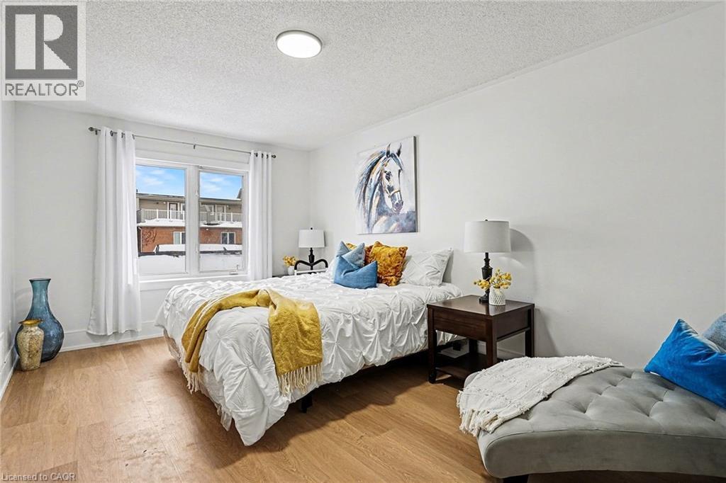 16 LEITCH Avenue - 11