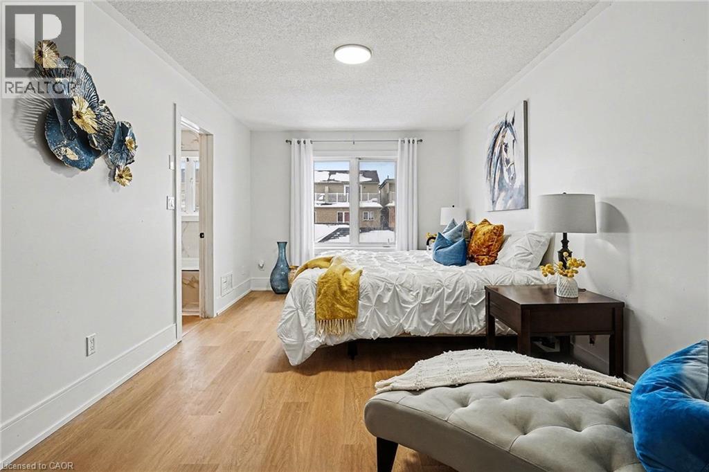 16 LEITCH Avenue - 12