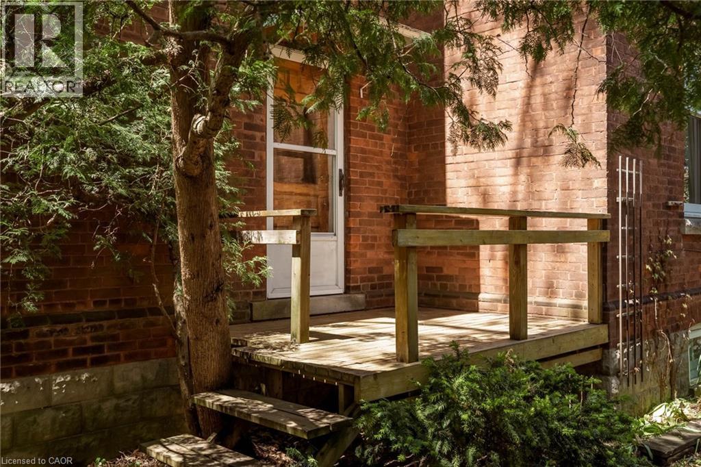138 PARK Street W - 36