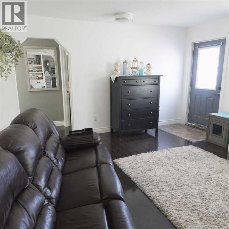 Living room/Front Entrance