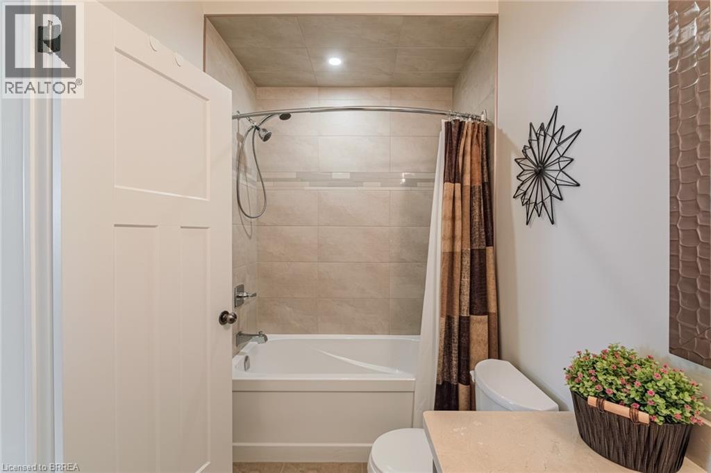 5 MOORE Boulevard - 21