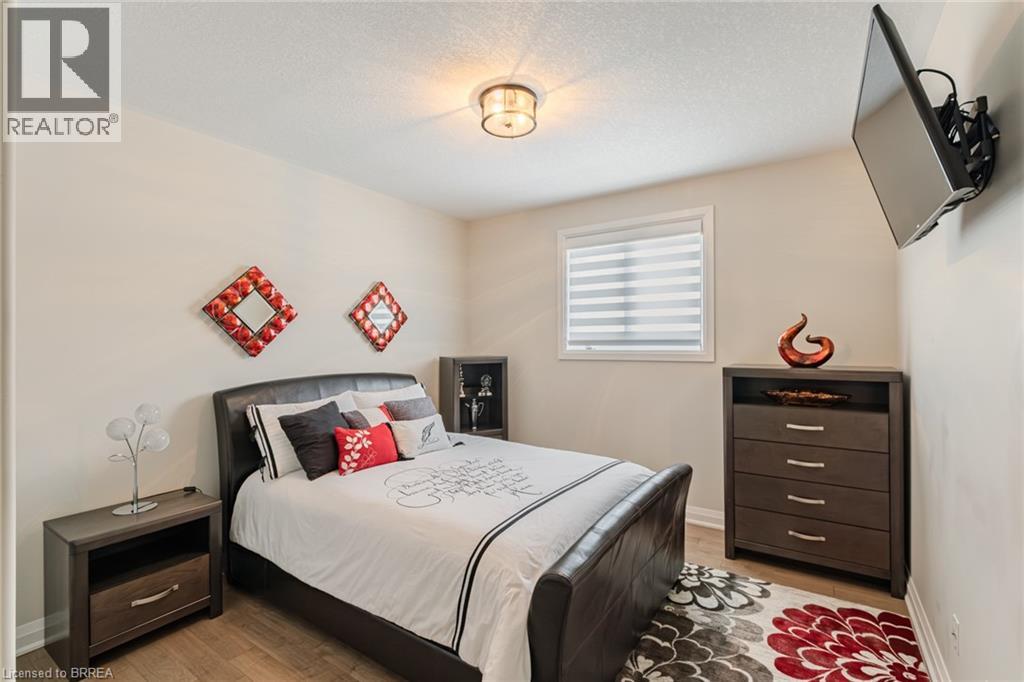 5 MOORE Boulevard - 22