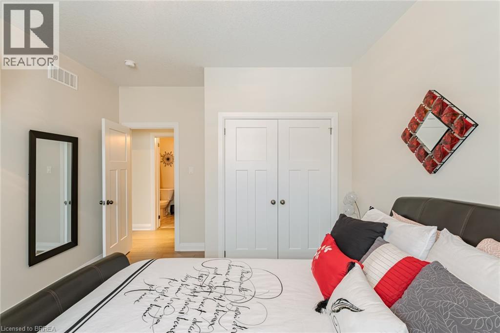 5 MOORE Boulevard - 23