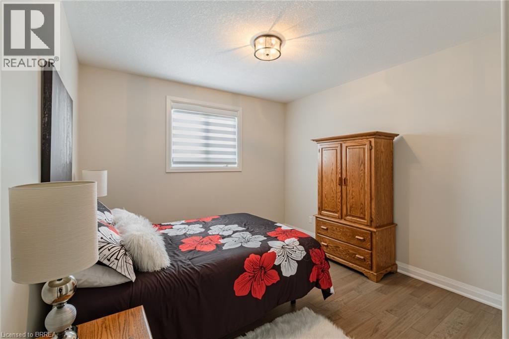5 MOORE Boulevard - 24