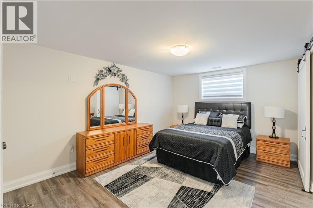 5 MOORE Boulevard - 39