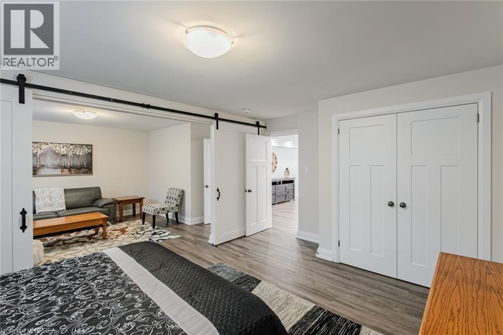 5 MOORE Boulevard - 40